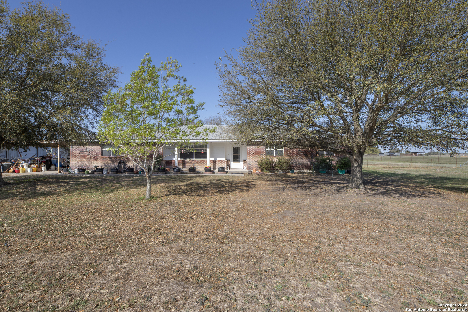 Photo of 251 County Rd 444 in Hondo, TX