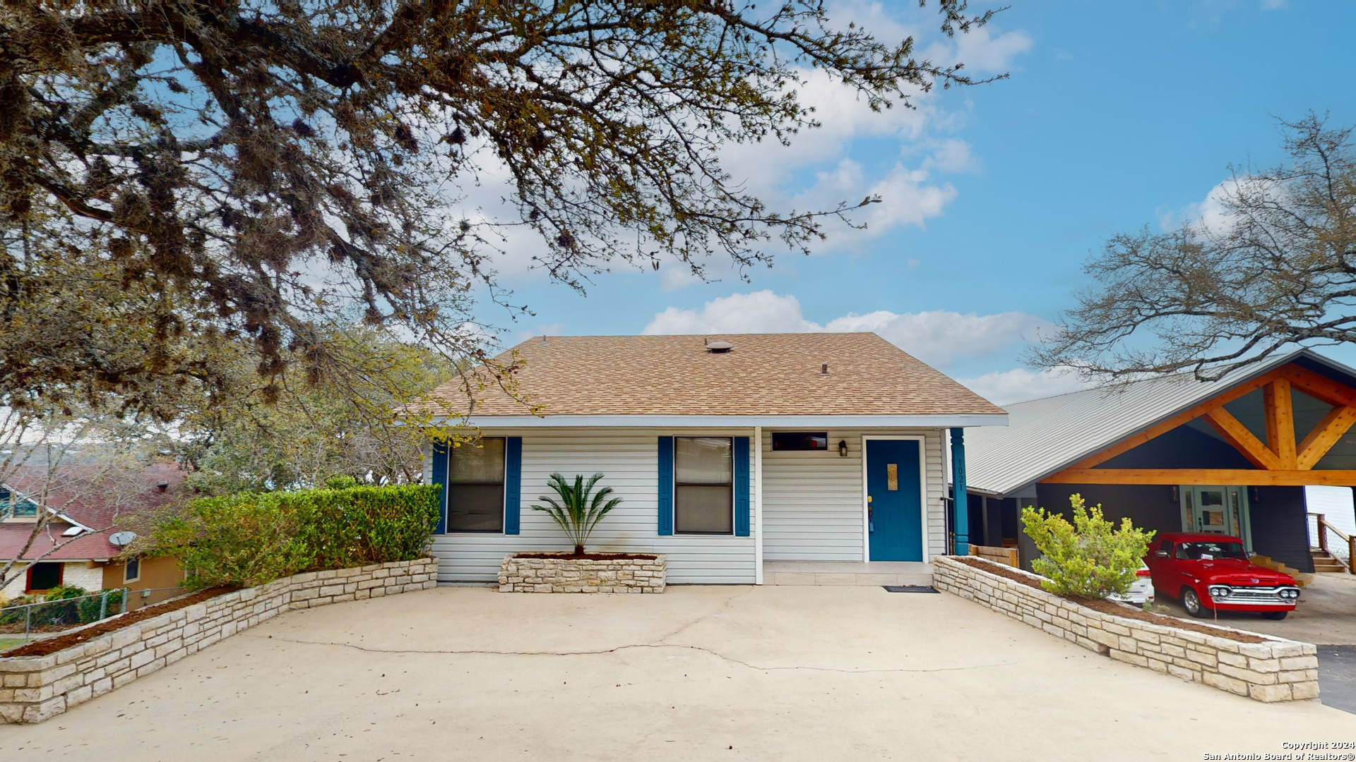 Photo of 1021 Hillcrest Frst in Canyon Lake, TX