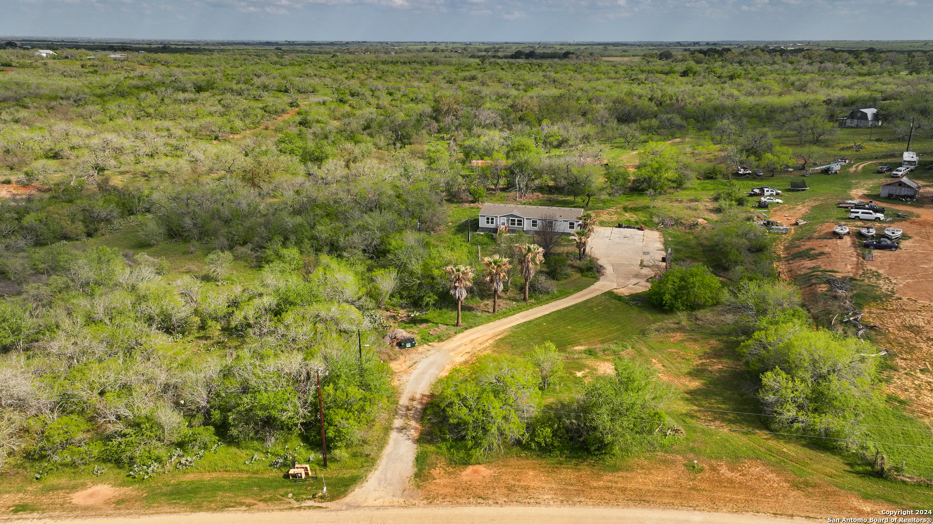171 Country View Ln   Floresville TX 78114