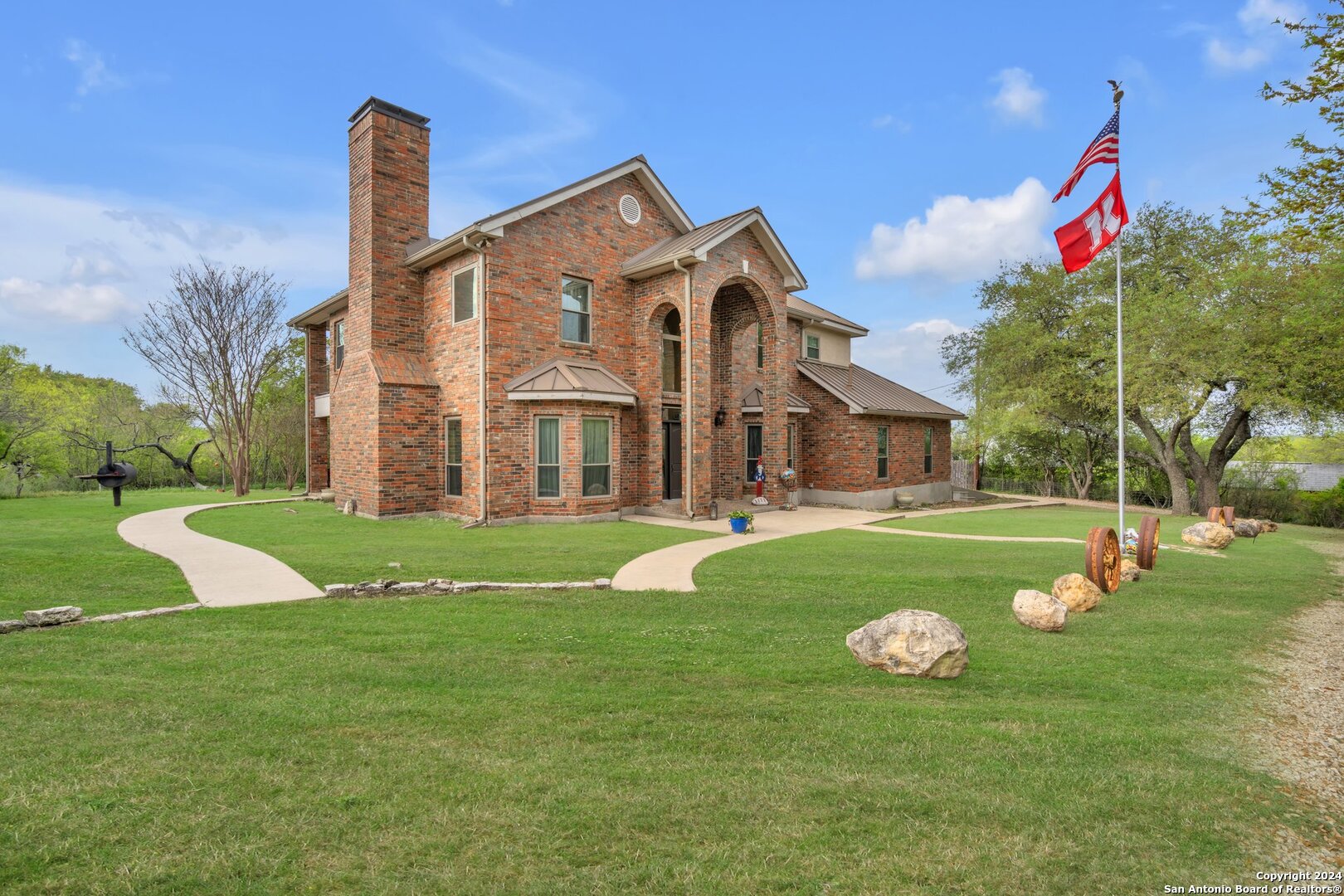 Photo of 3208 County Rd 4516 in Hondo, TX