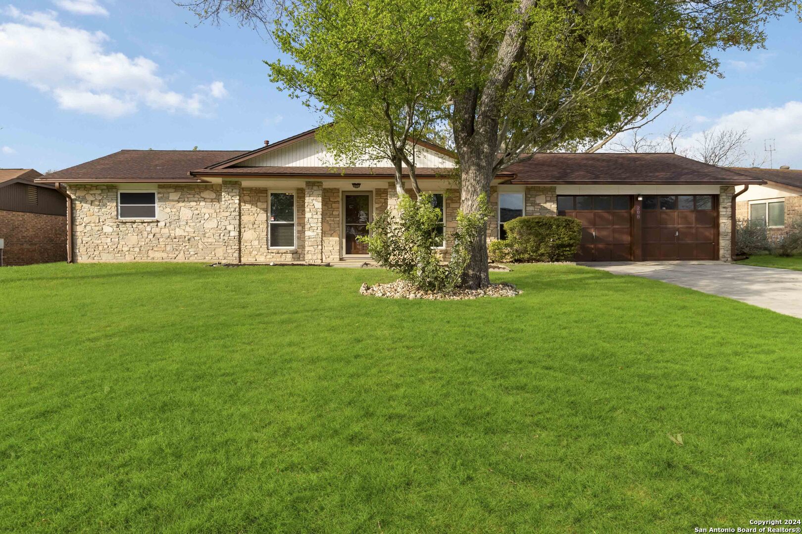 Photo of 208 Suncliff Dr in Universal City, TX