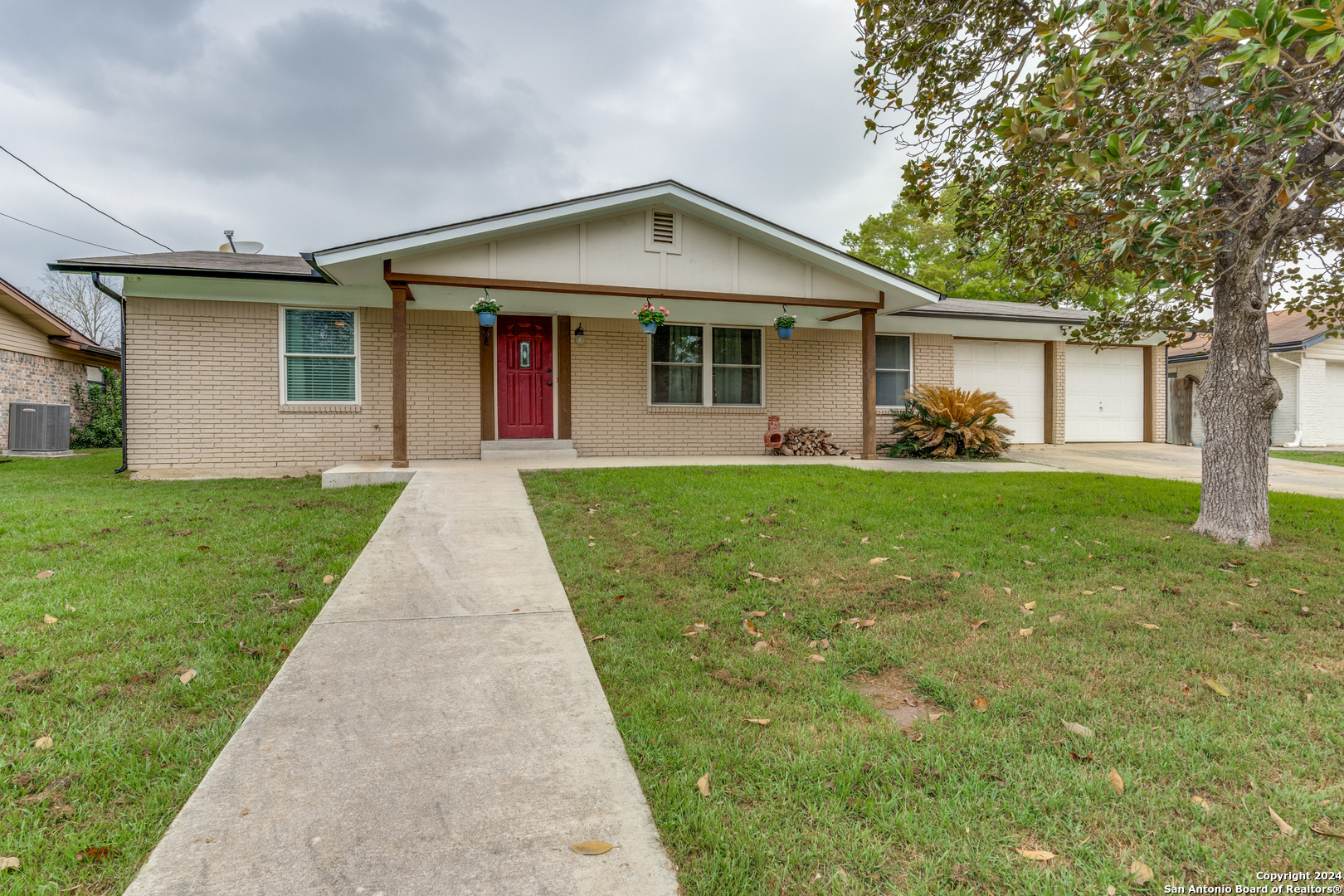 Photo of 608 Creek Dr in New Braunfels, TX