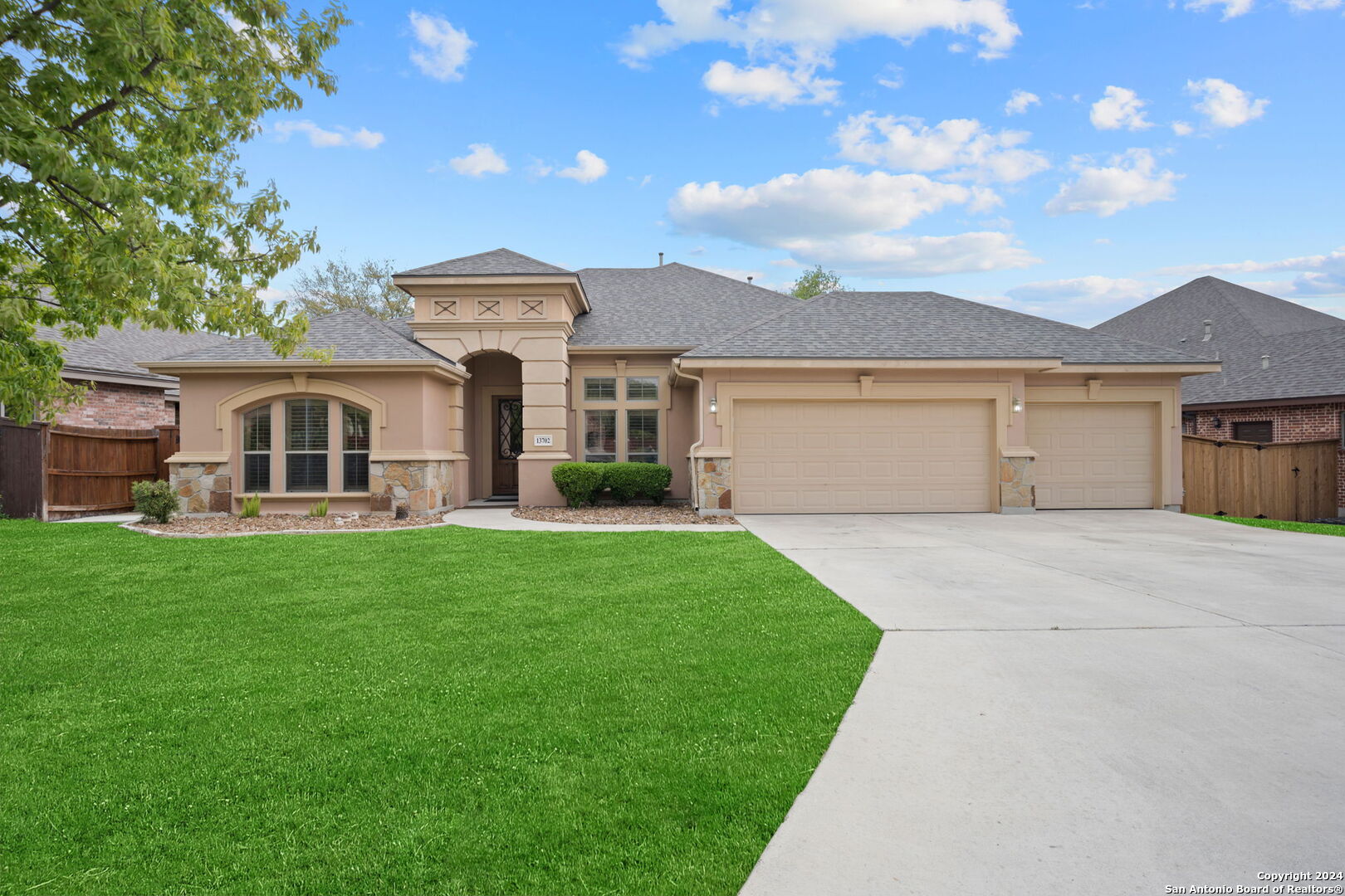 Photo of 13702 French Oaks in Helotes, TX