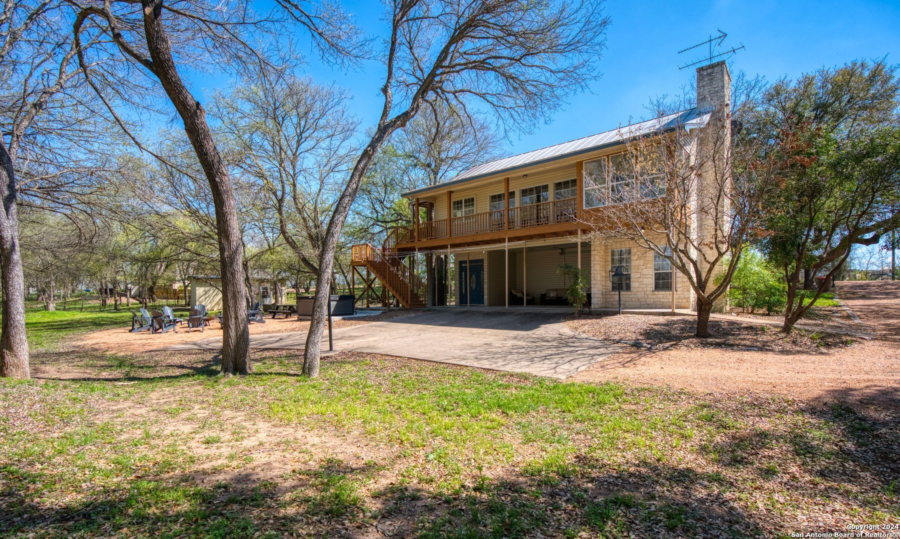 Photo of 511 Ranch Rd 1 in Stonewall, TX