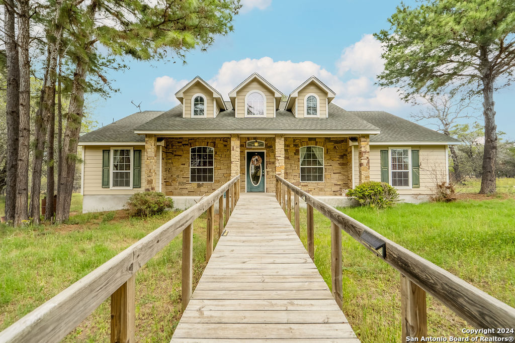 242 lost springs, Floresville, TX 