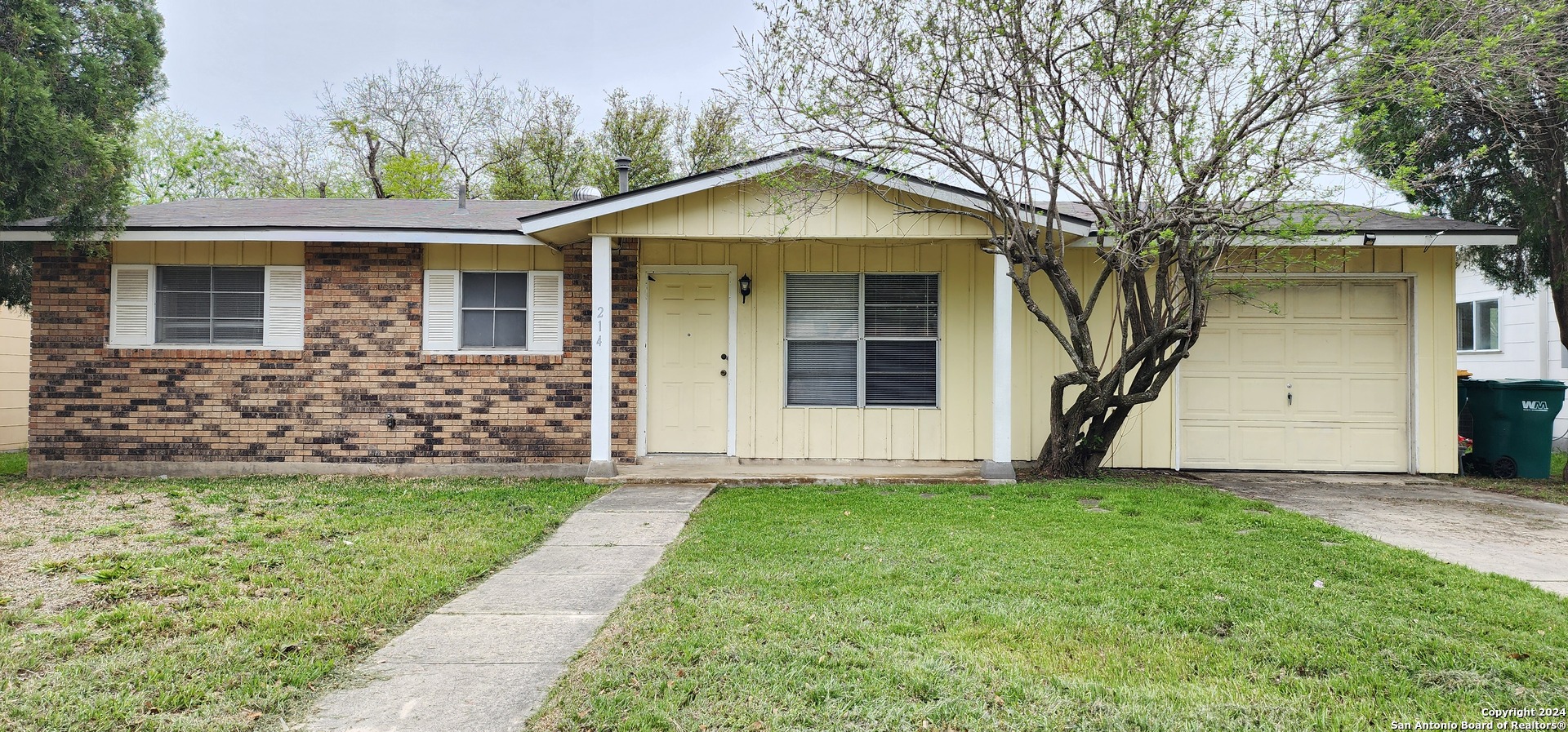 Photo of 214 Hillview Dr in Universal City, TX