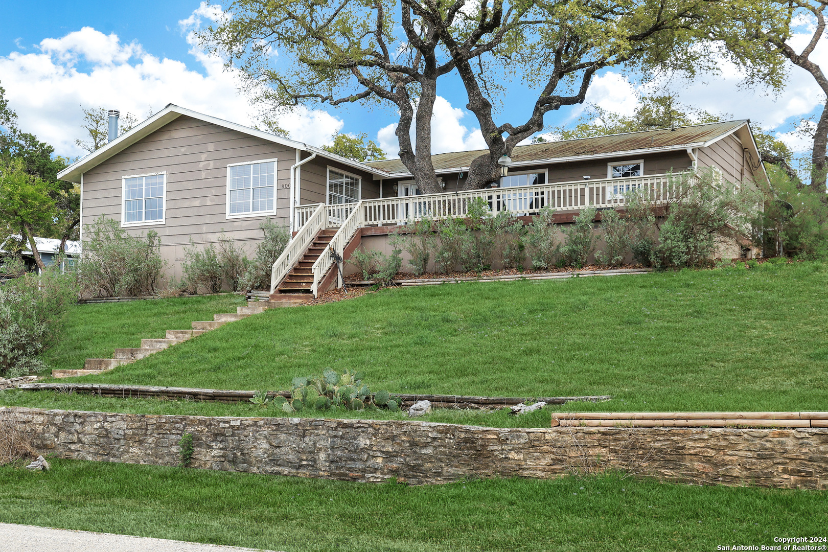 Photo of 800 Lakeview Loop in Canyon Lake, TX