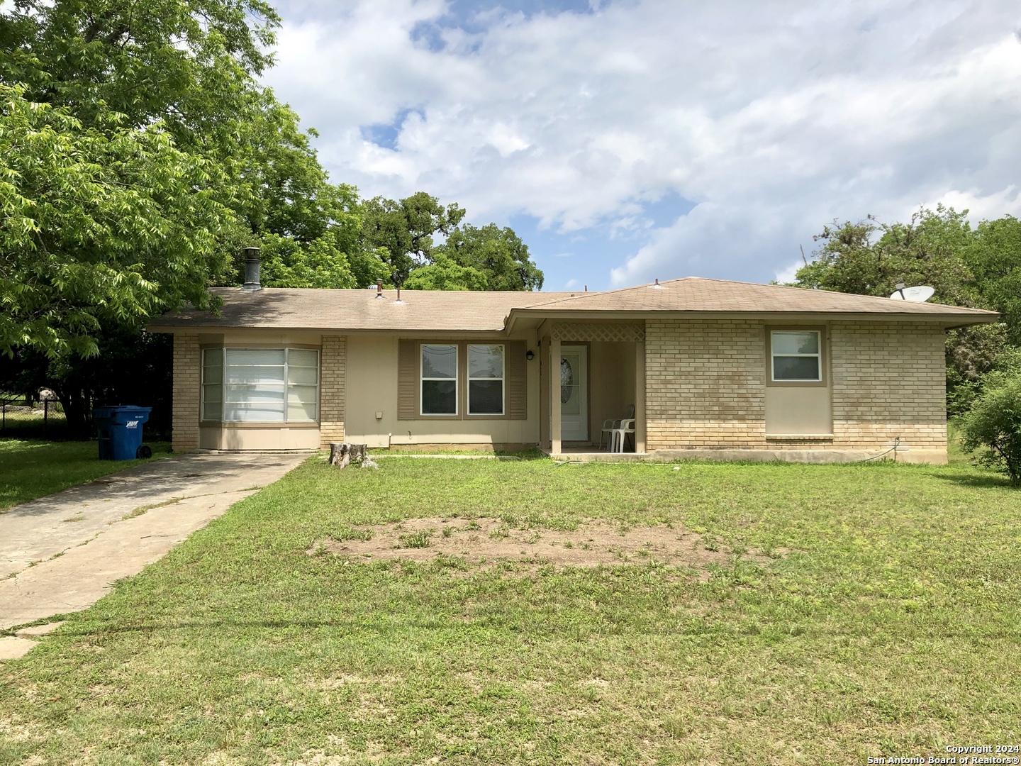 Photo of 1607 Sycamore St in Bandera, TX