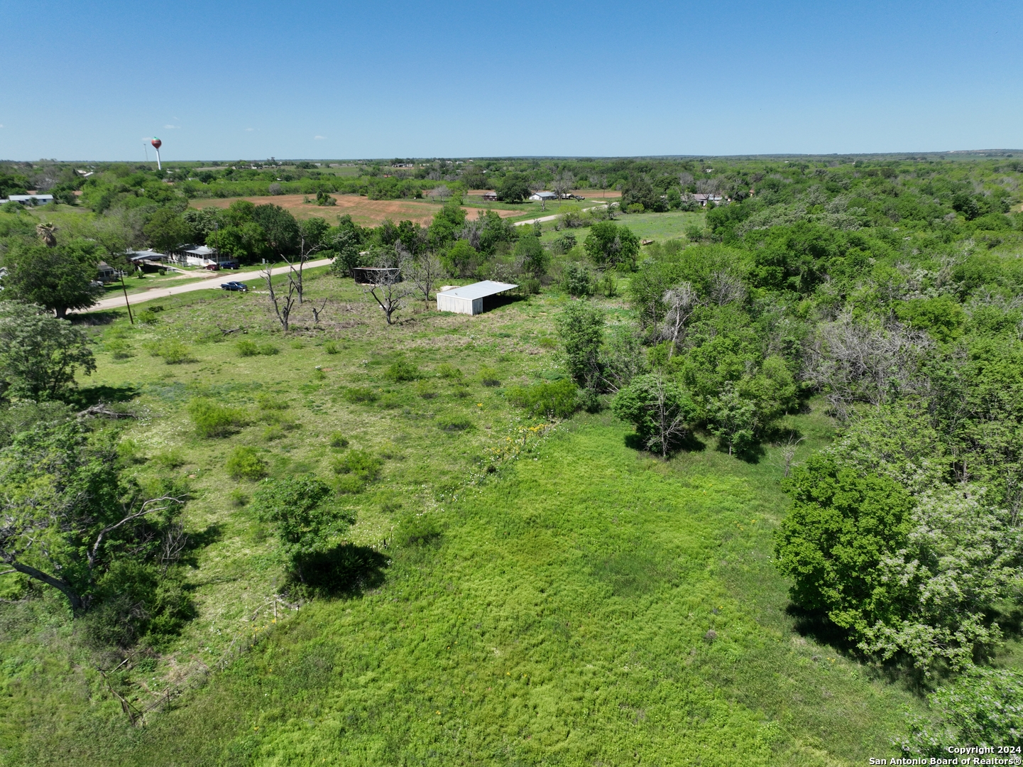 Photo of 80 Rutledge Rd in Poteet, TX