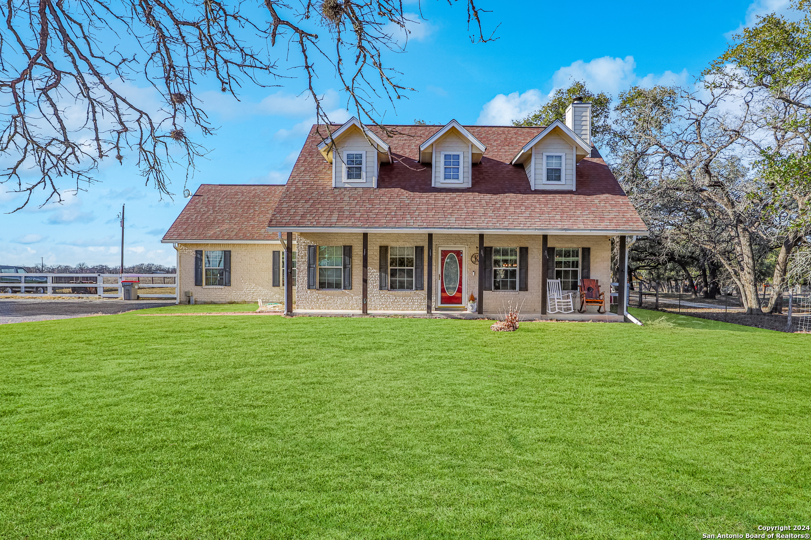 Photo of 1561 County Rd 320 in Floresville, TX