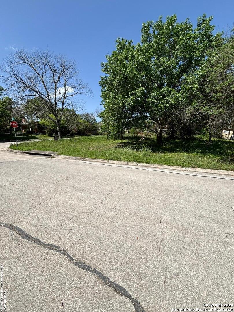 Photo of 301 Tuttle Rd in Terrell Hills, TX