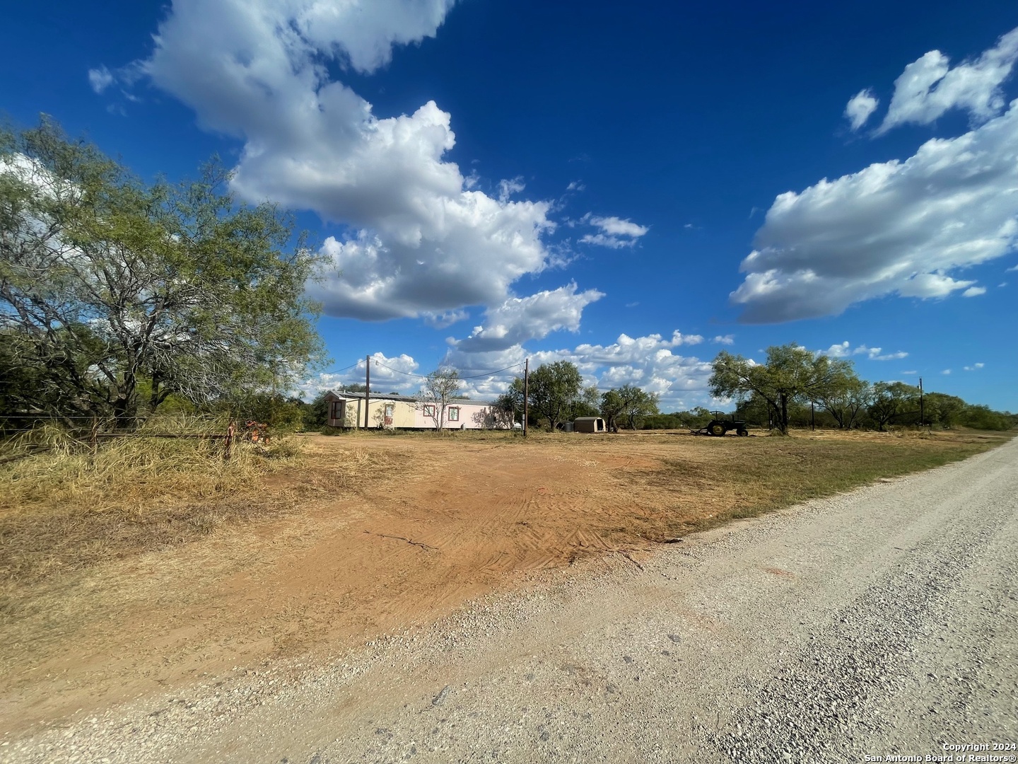 Photo of 785 Mills Ranch Rd in Pleasanton, TX