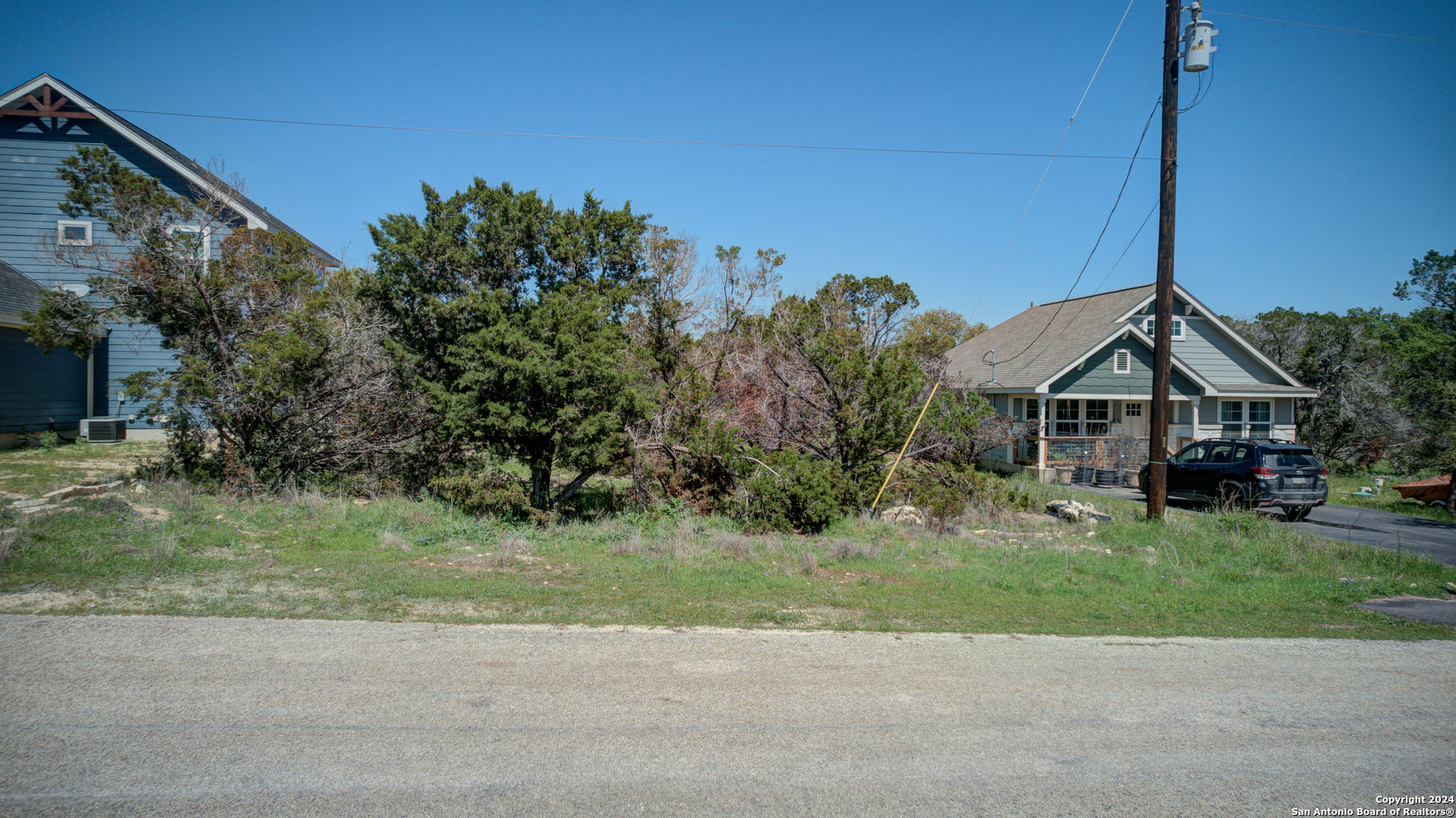 Photo of 1021 Eagle Flight Dr in Canyon Lake, TX