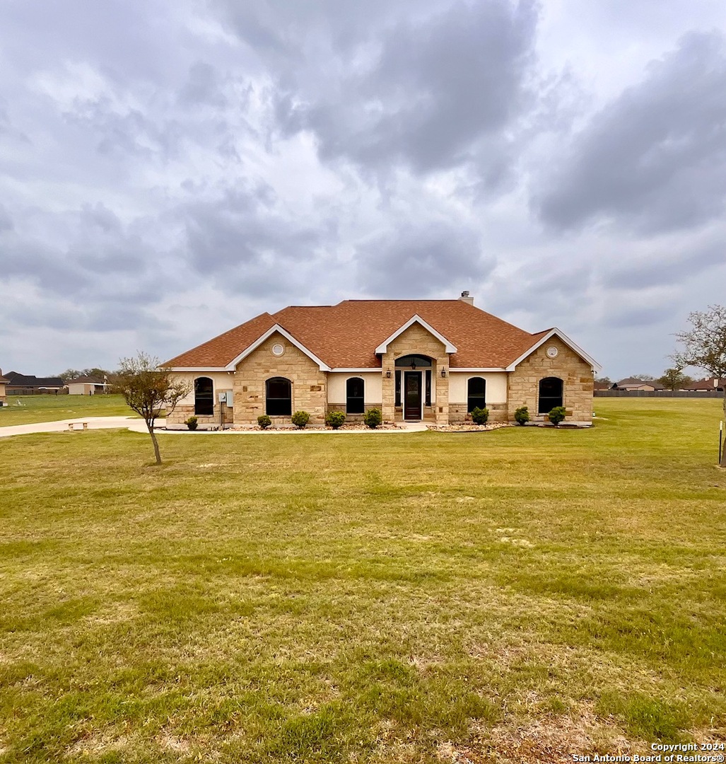 Photo of 104 Caylea Dr in Floresville, TX