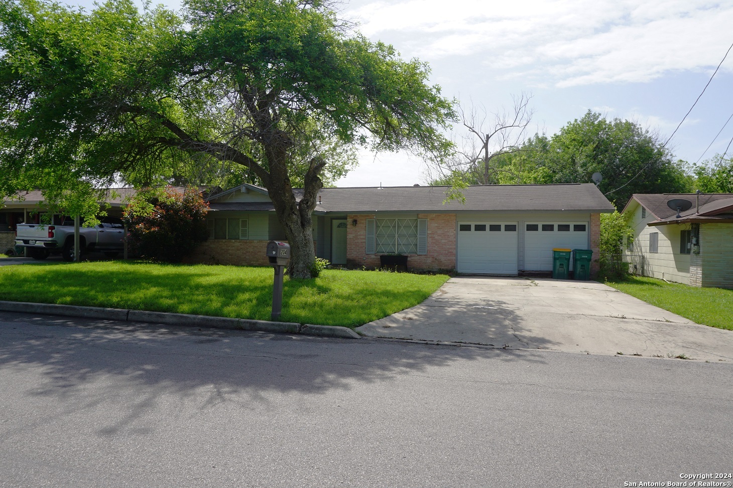 204 avenue e   Converse TX 78109