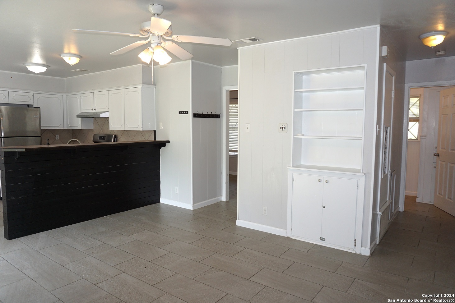 204 avenue e   Converse TX 78109
