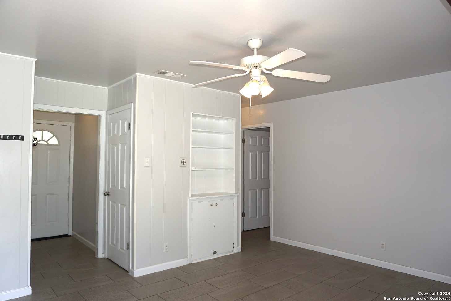 204 avenue e   Converse TX 78109