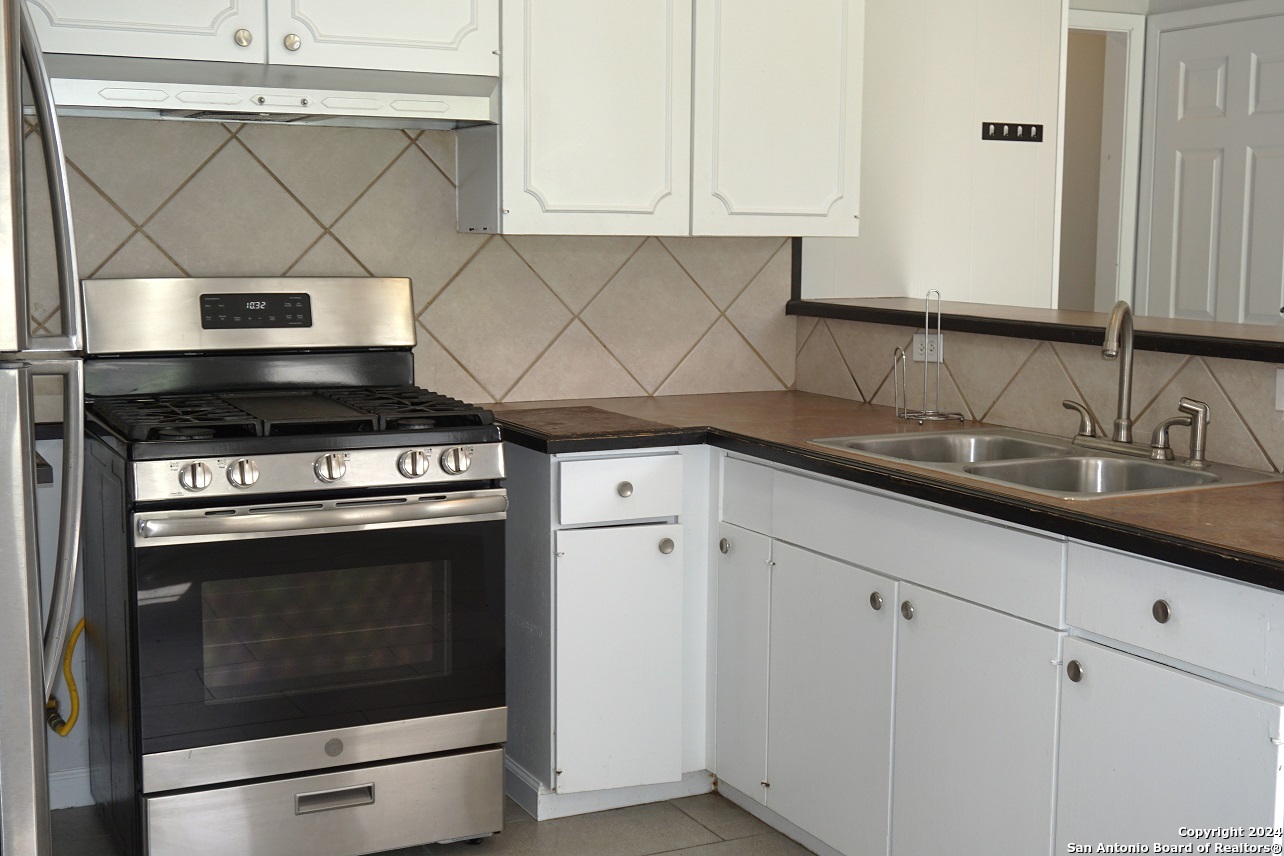 204 avenue e   Converse TX 78109