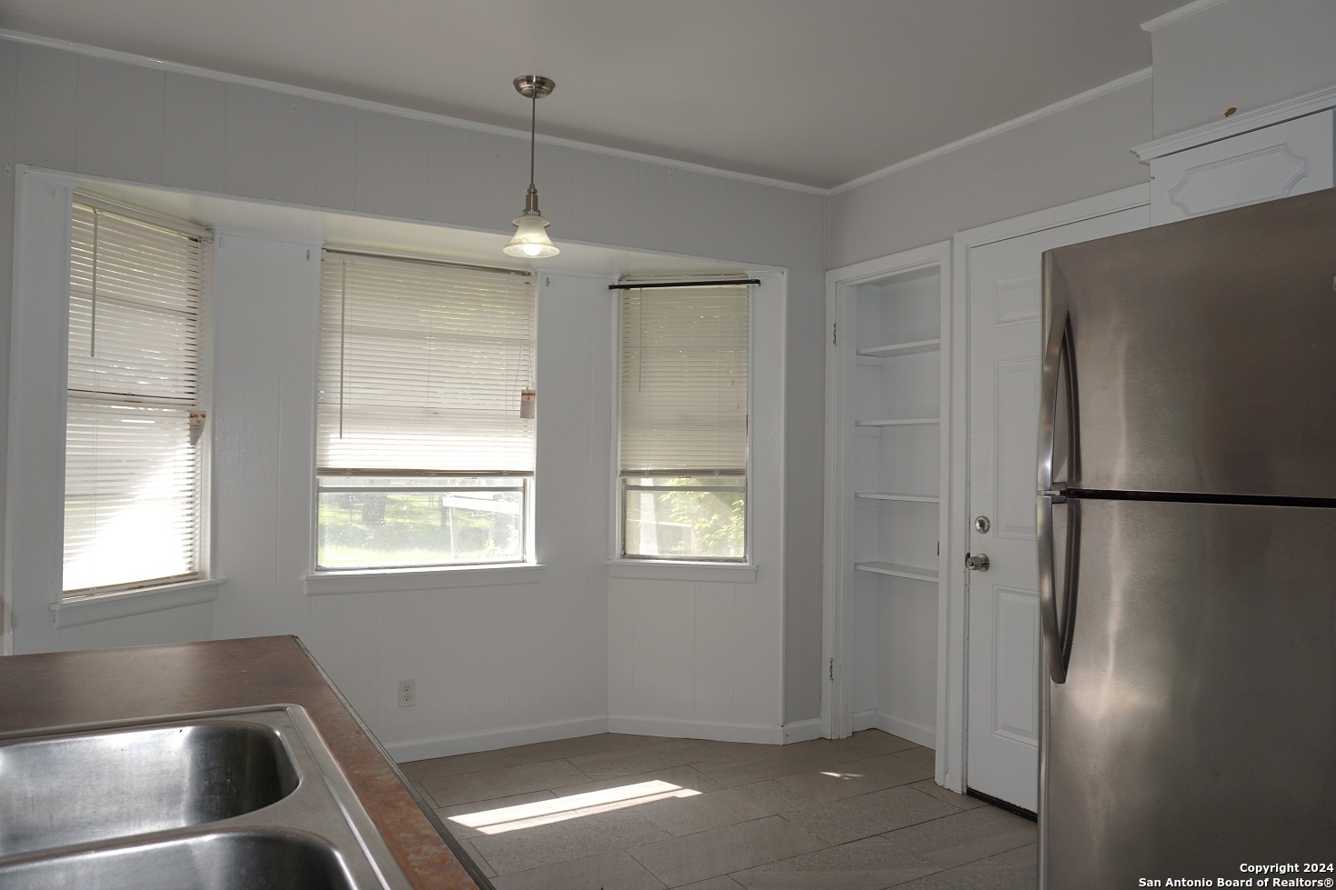 204 avenue e   Converse TX 78109