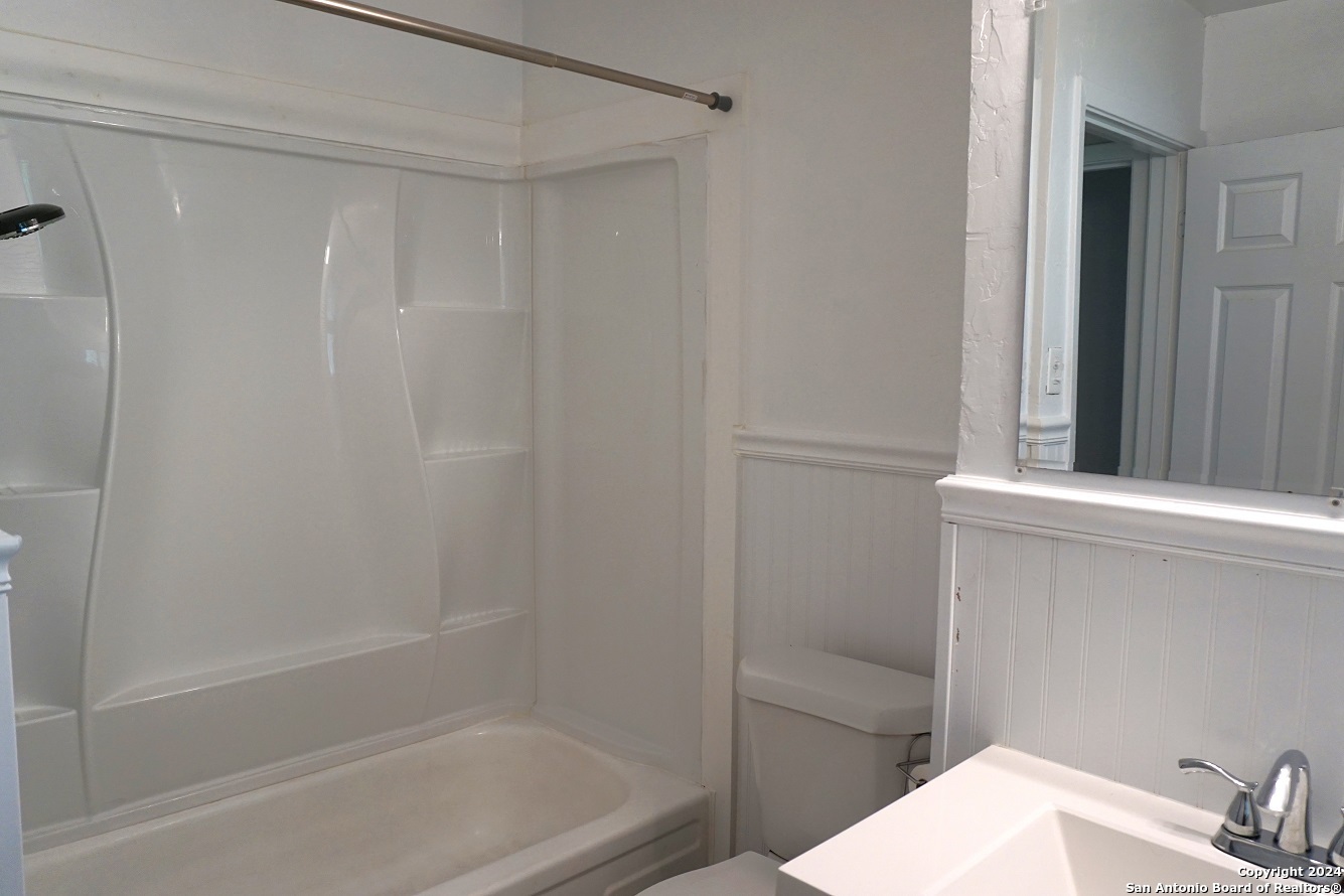 204 avenue e   Converse TX 78109