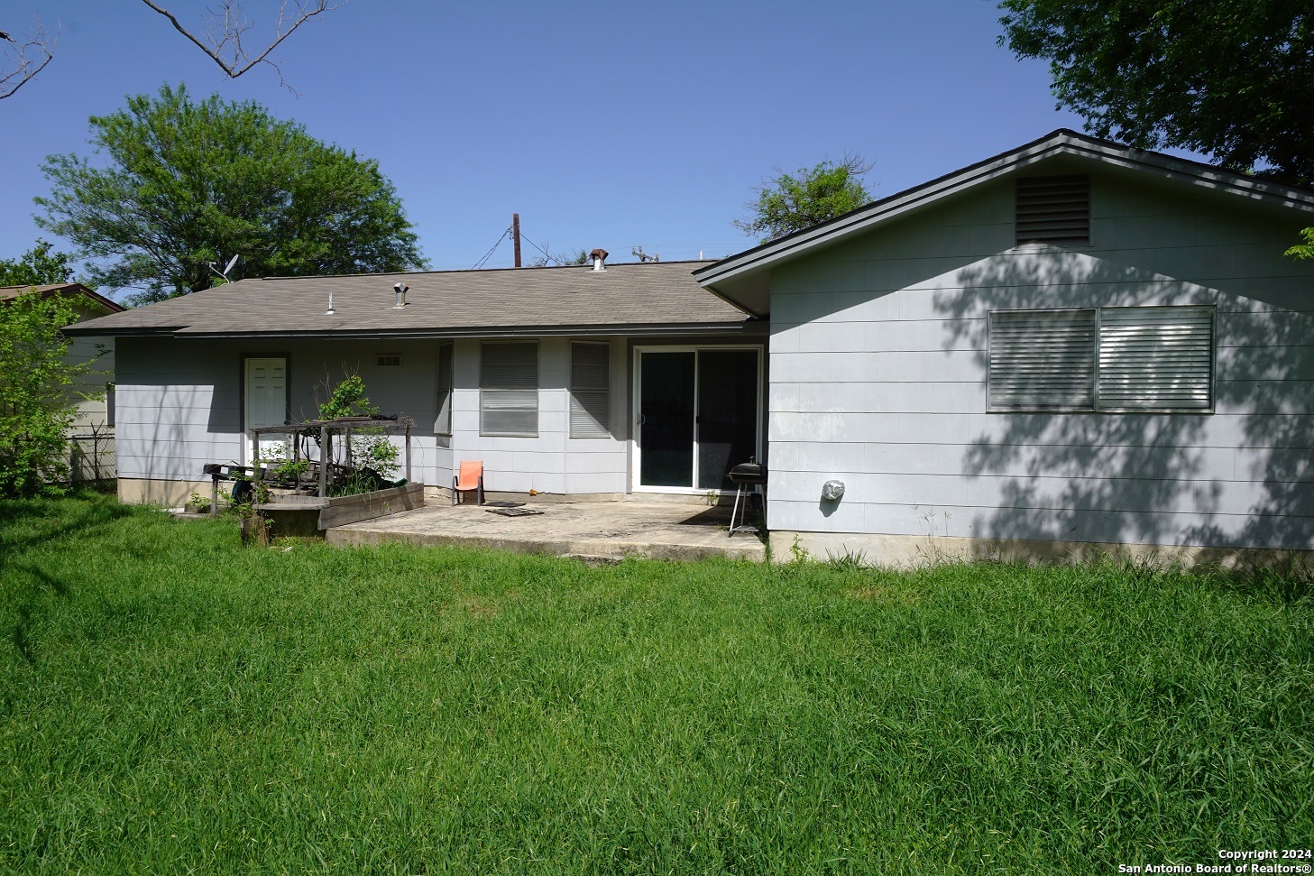 204 avenue e   Converse TX 78109