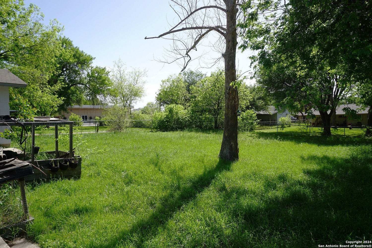 204 avenue e   Converse TX 78109