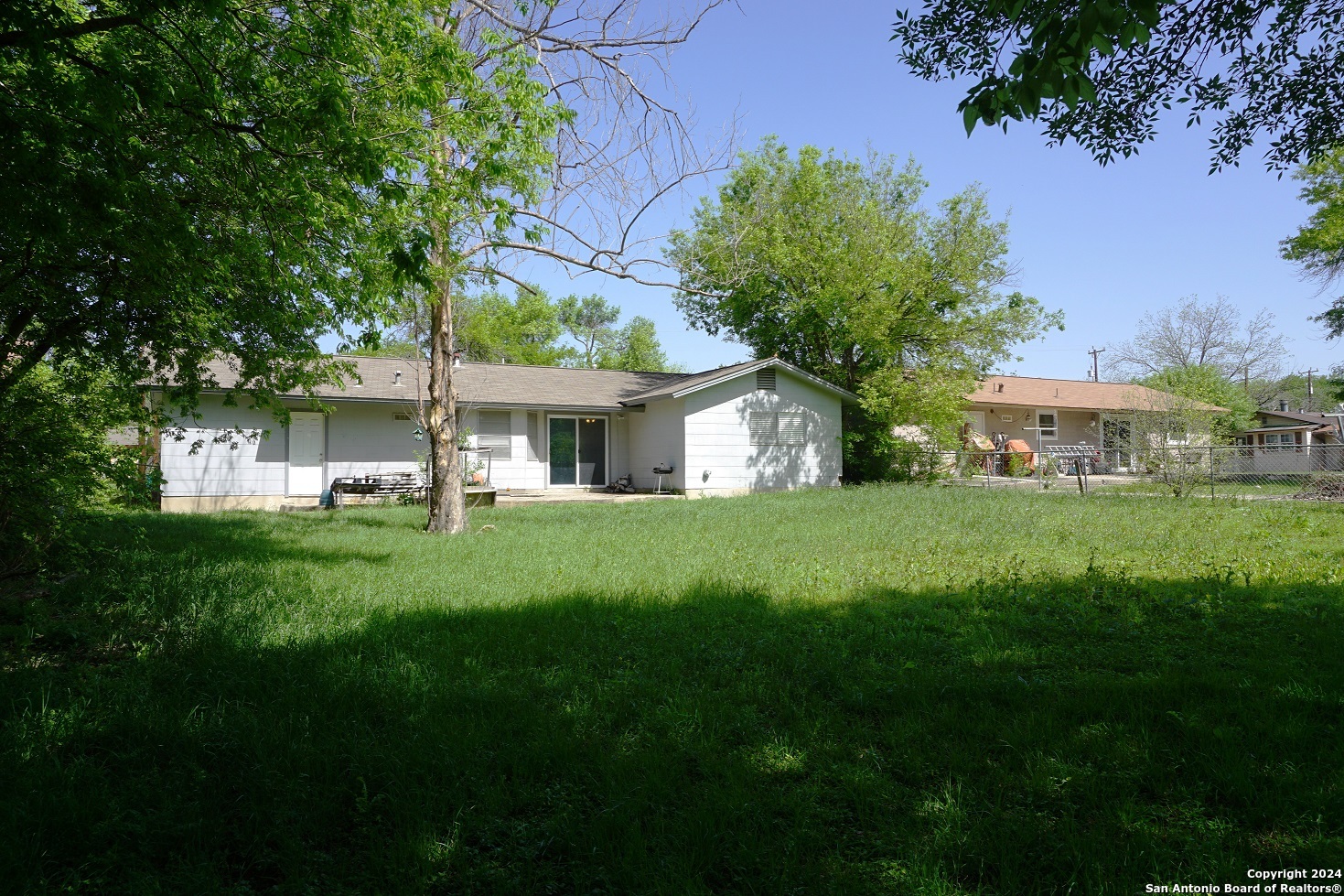 204 avenue e   Converse TX 78109