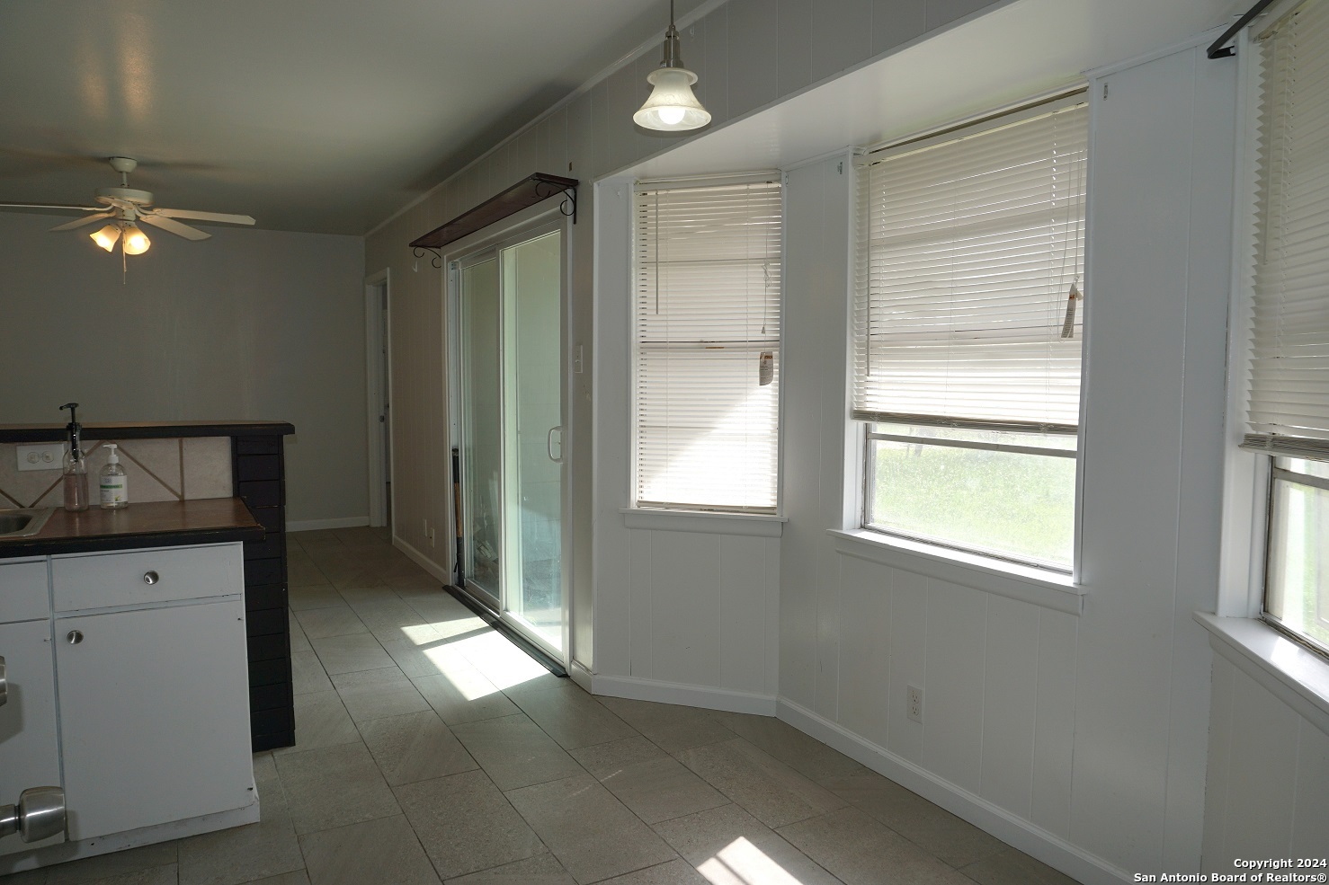 204 avenue e   Converse TX 78109