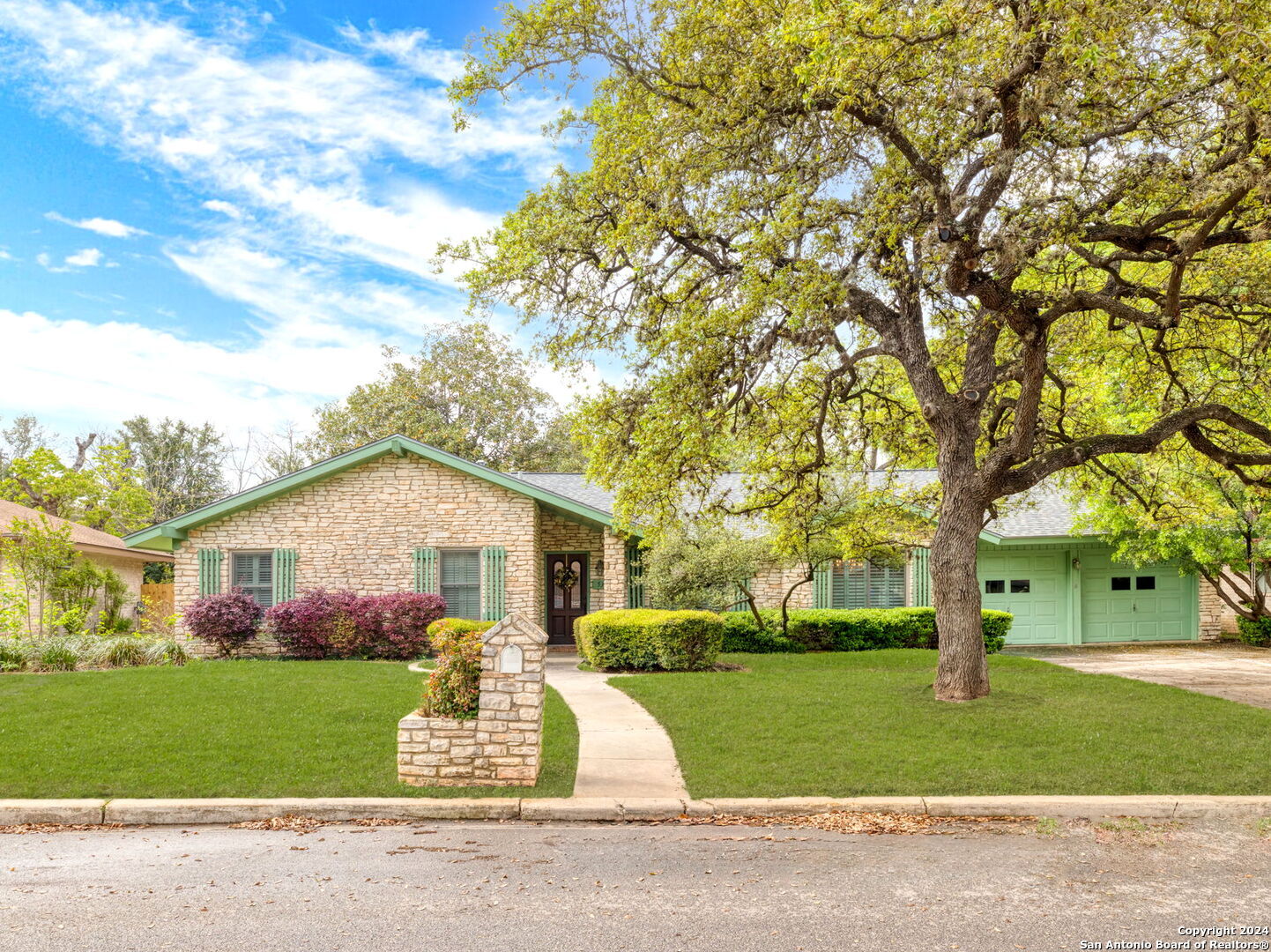 Photo of 534 Balfour Dr in Windcrest, TX