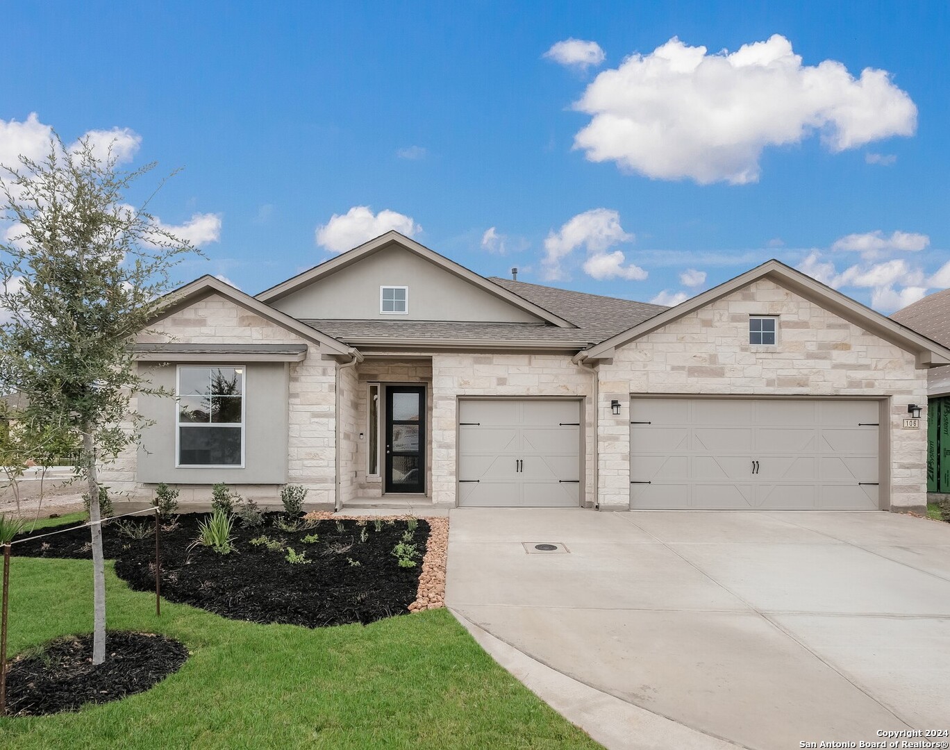Photo of 366 Bridle Trl in New Braunfels, TX