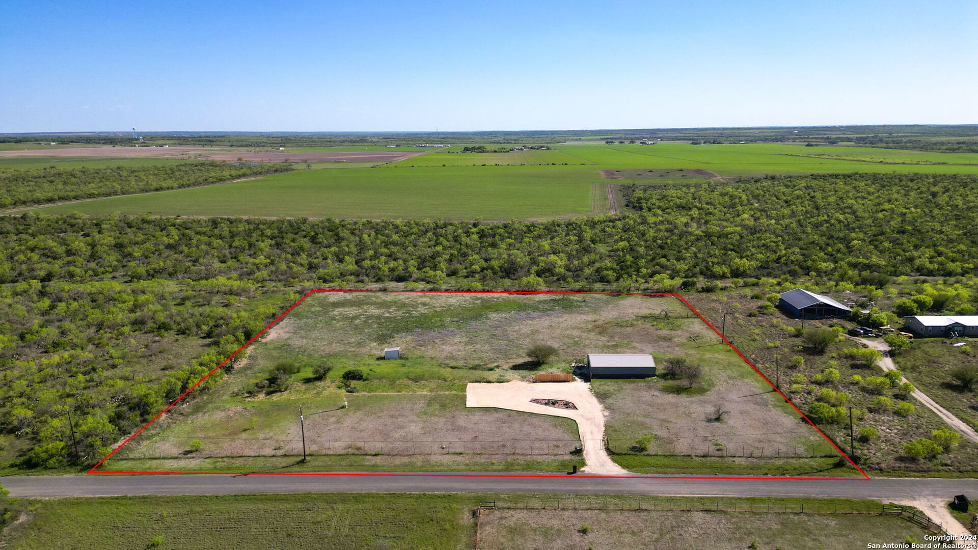 Photo of 394 County Rd 5780 in Castroville, TX