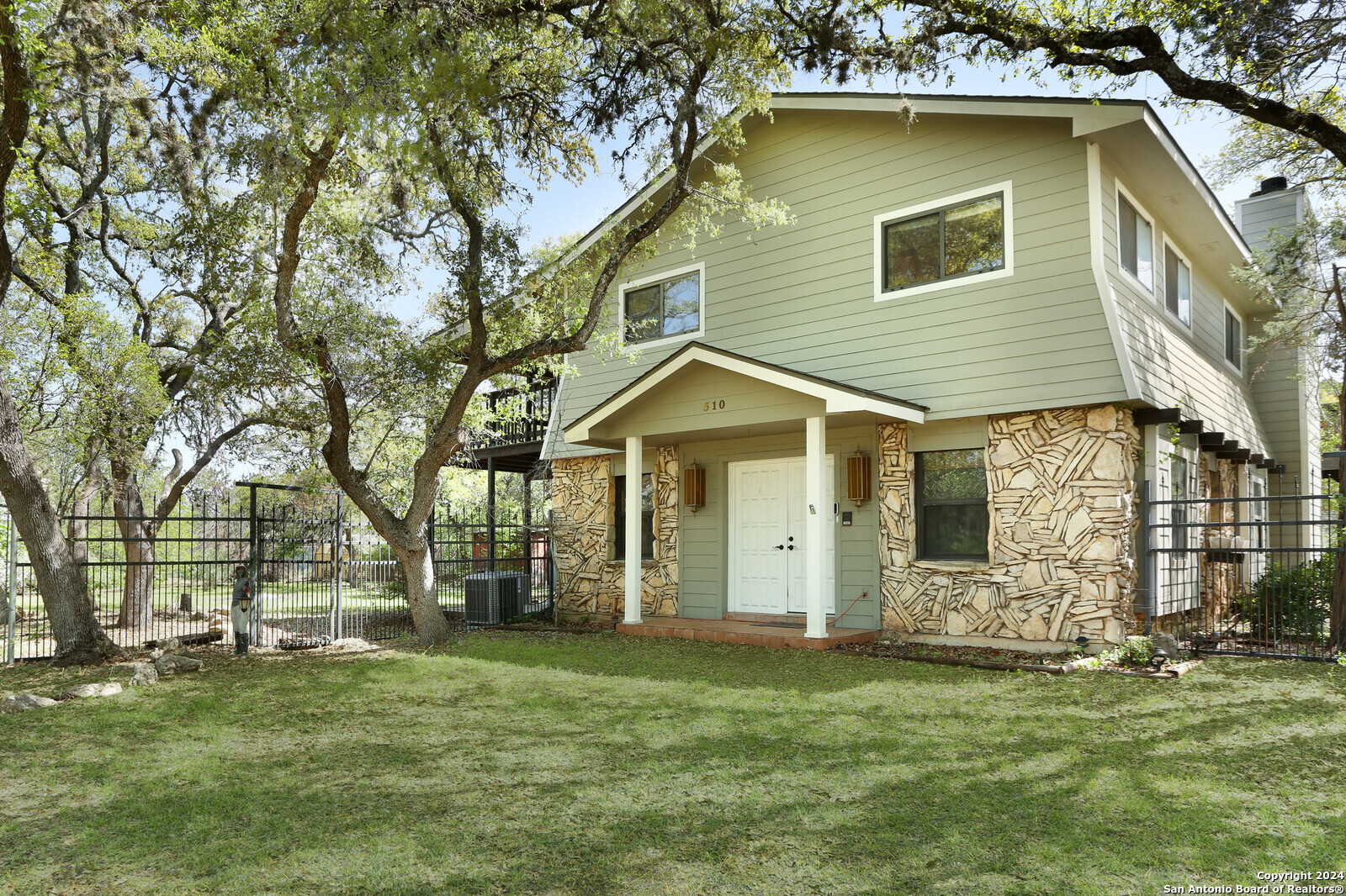 Photo of 510 Red Oak Woods in Canyon Lake, TX