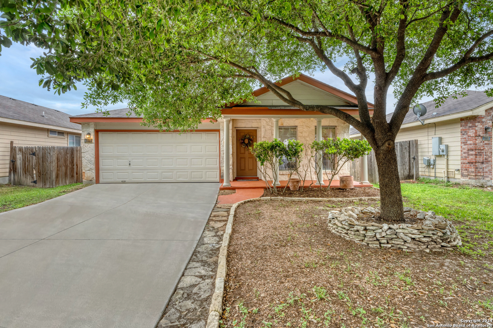 Photo of 229 Val Verde Dr in New Braunfels, TX