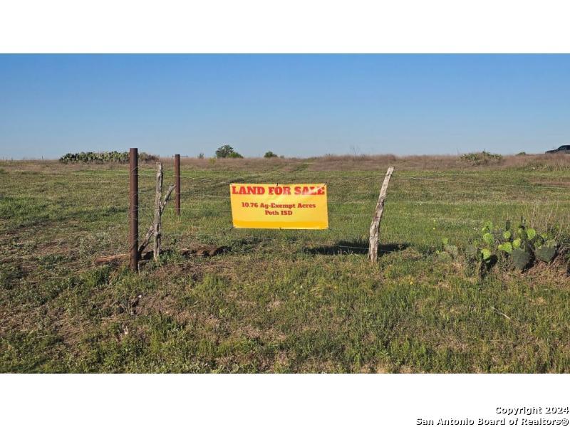 Photo of 4386 County Rd 132 in Floresville, TX