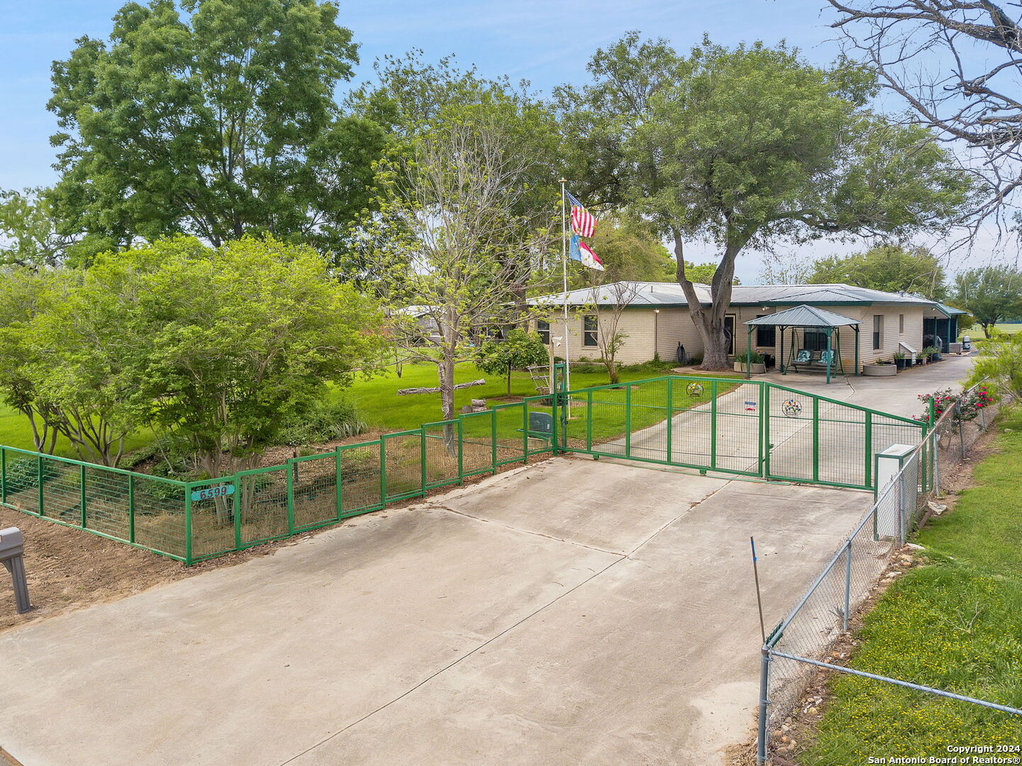Photo of 6599 Cooksey Rd in Adkins, TX