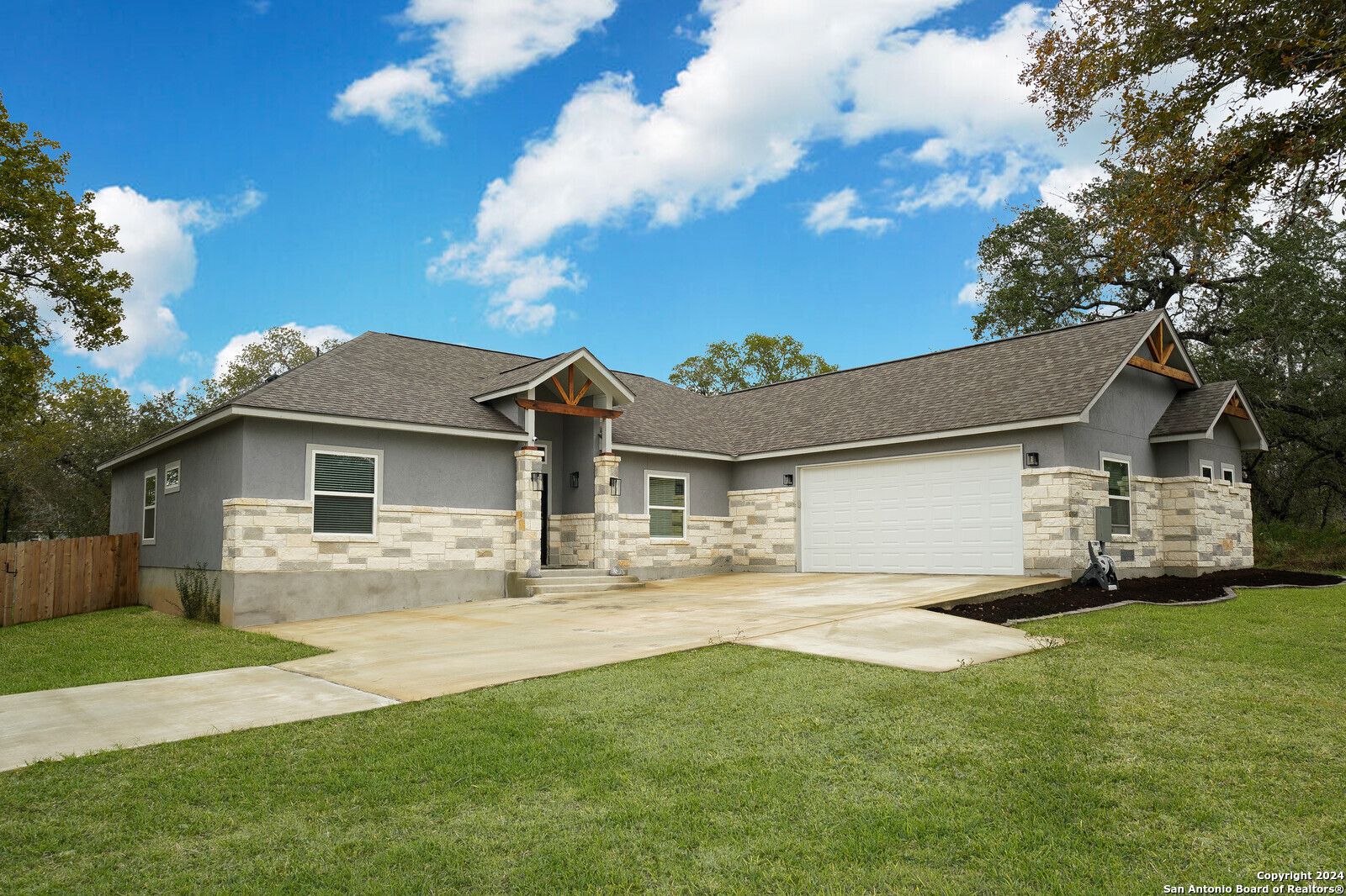 Photo of 535 Grey Stone in Poteet, TX