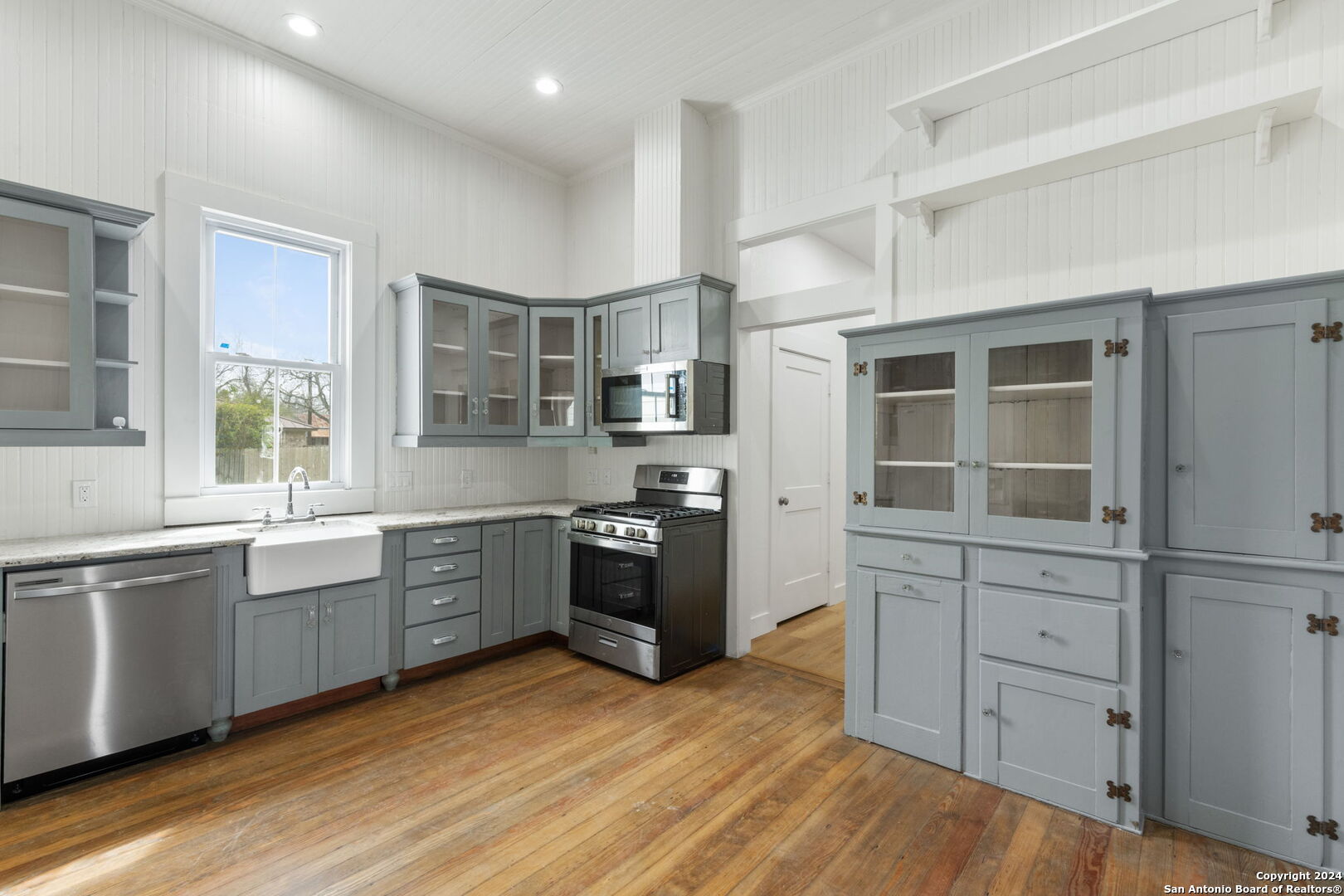 303 JAMES ST, Boerne, TX 78006