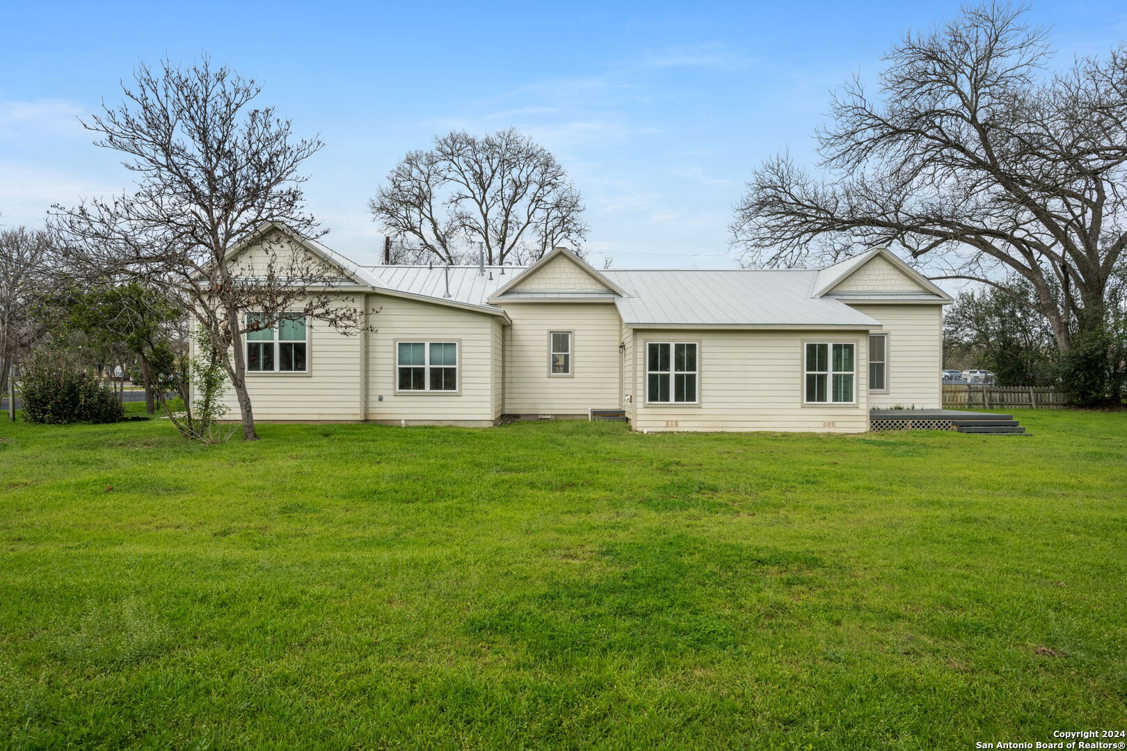 303 JAMES ST, Boerne, TX 78006
