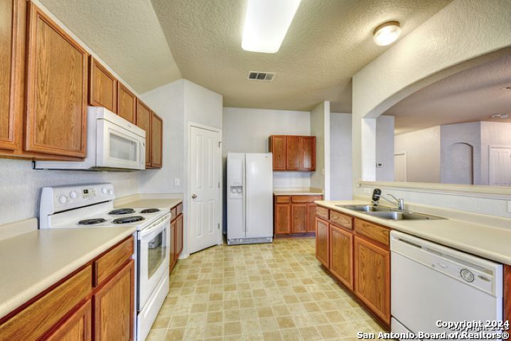 3510 ALONZO FLDS   Converse TX 78109-3538