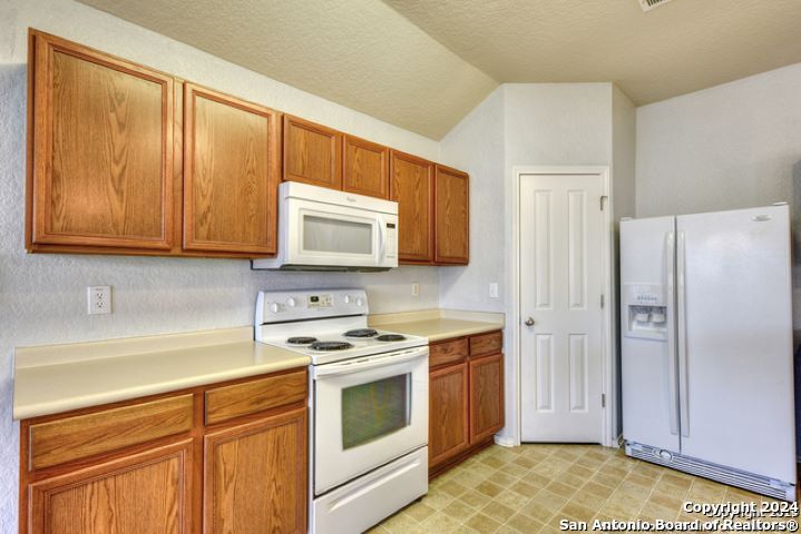 3510 ALONZO FLDS   Converse TX 78109-3538