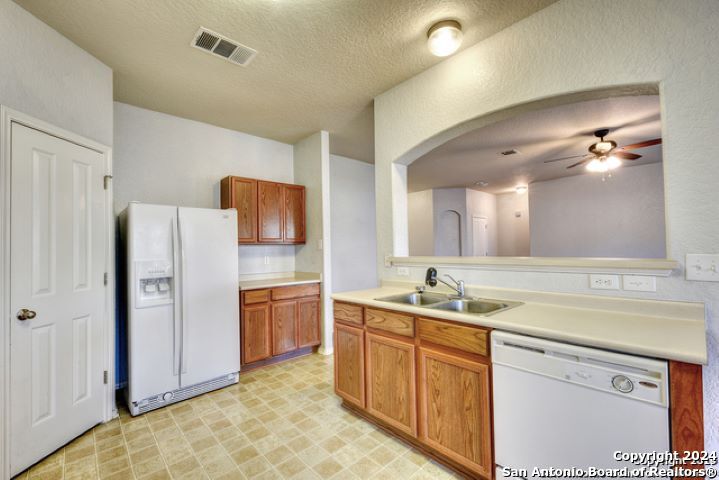 3510 ALONZO FLDS   Converse TX 78109-3538