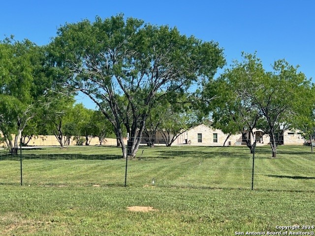 Photo of 541 Rawhide Rd in Seguin, TX