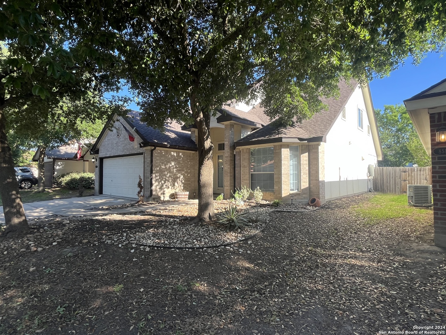 8515 RITA BLANCA ST   Converse TX 78109-3581