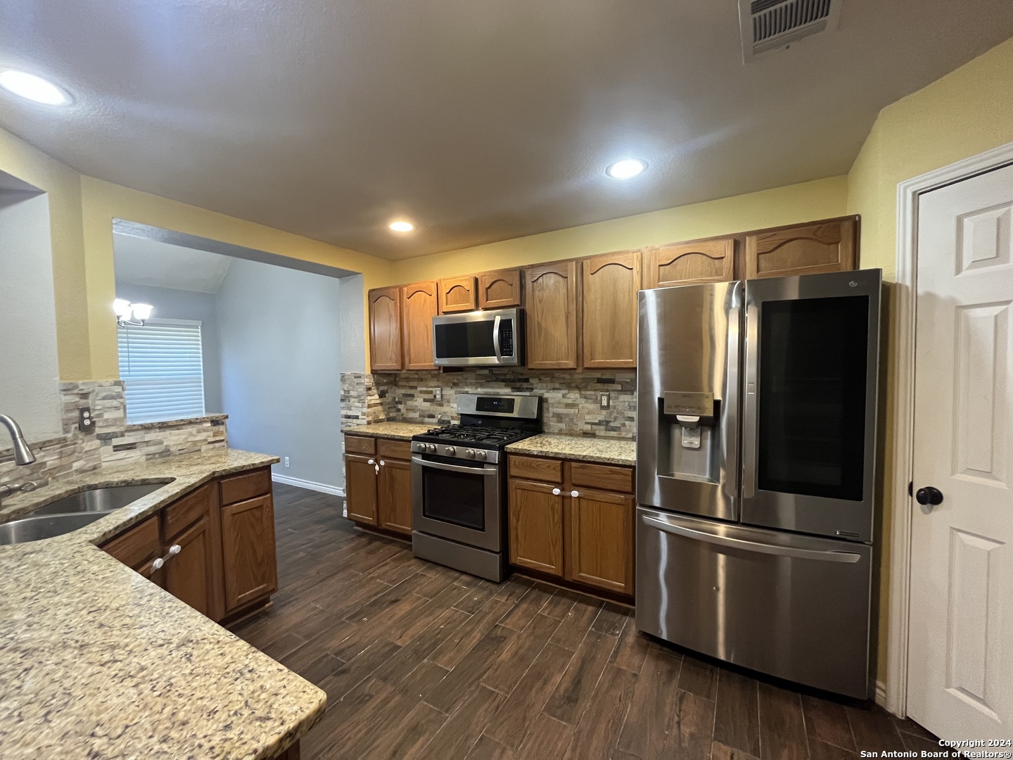 8515 RITA BLANCA ST   Converse TX 78109-3581