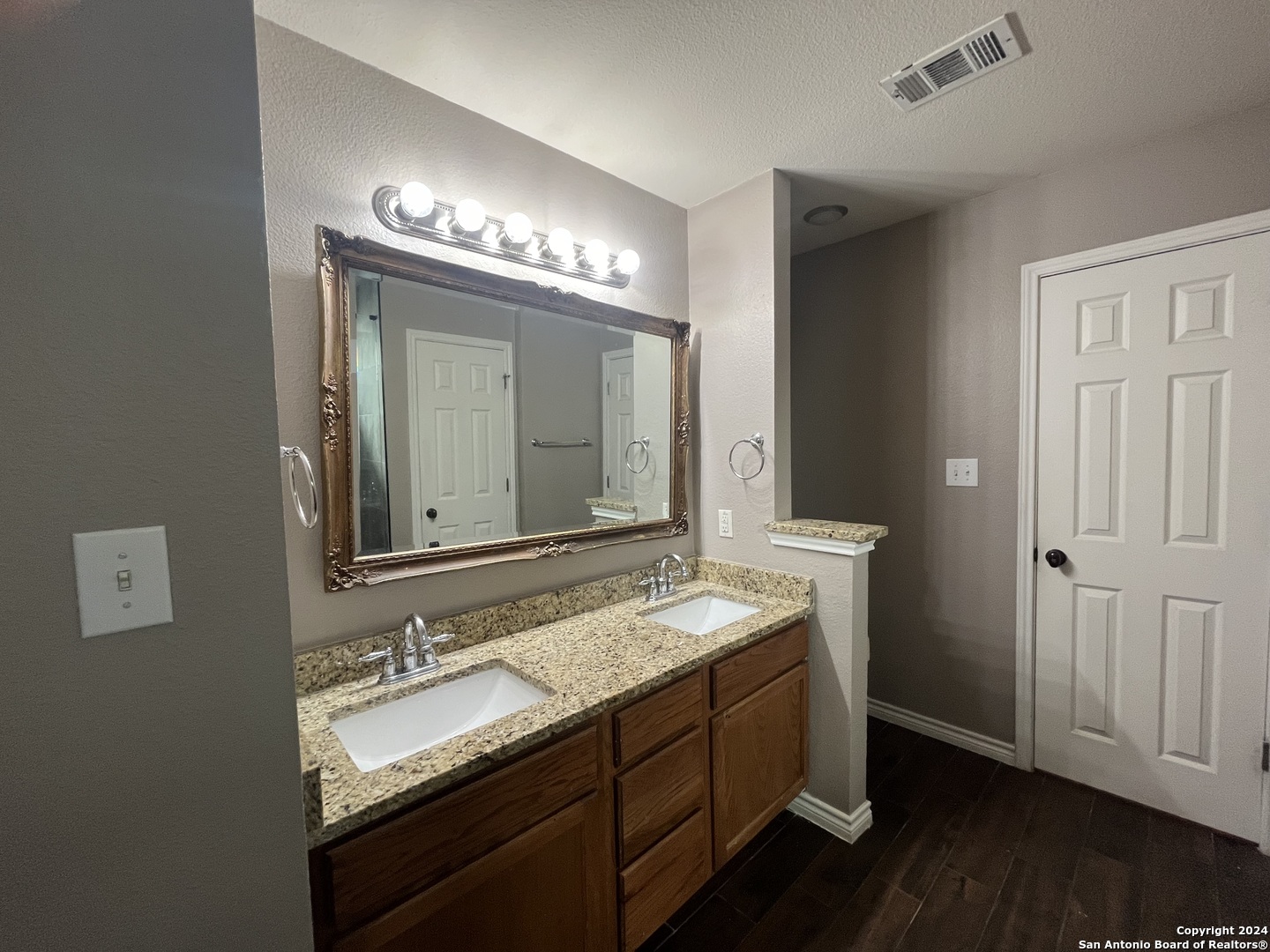 8515 RITA BLANCA ST   Converse TX 78109-3581