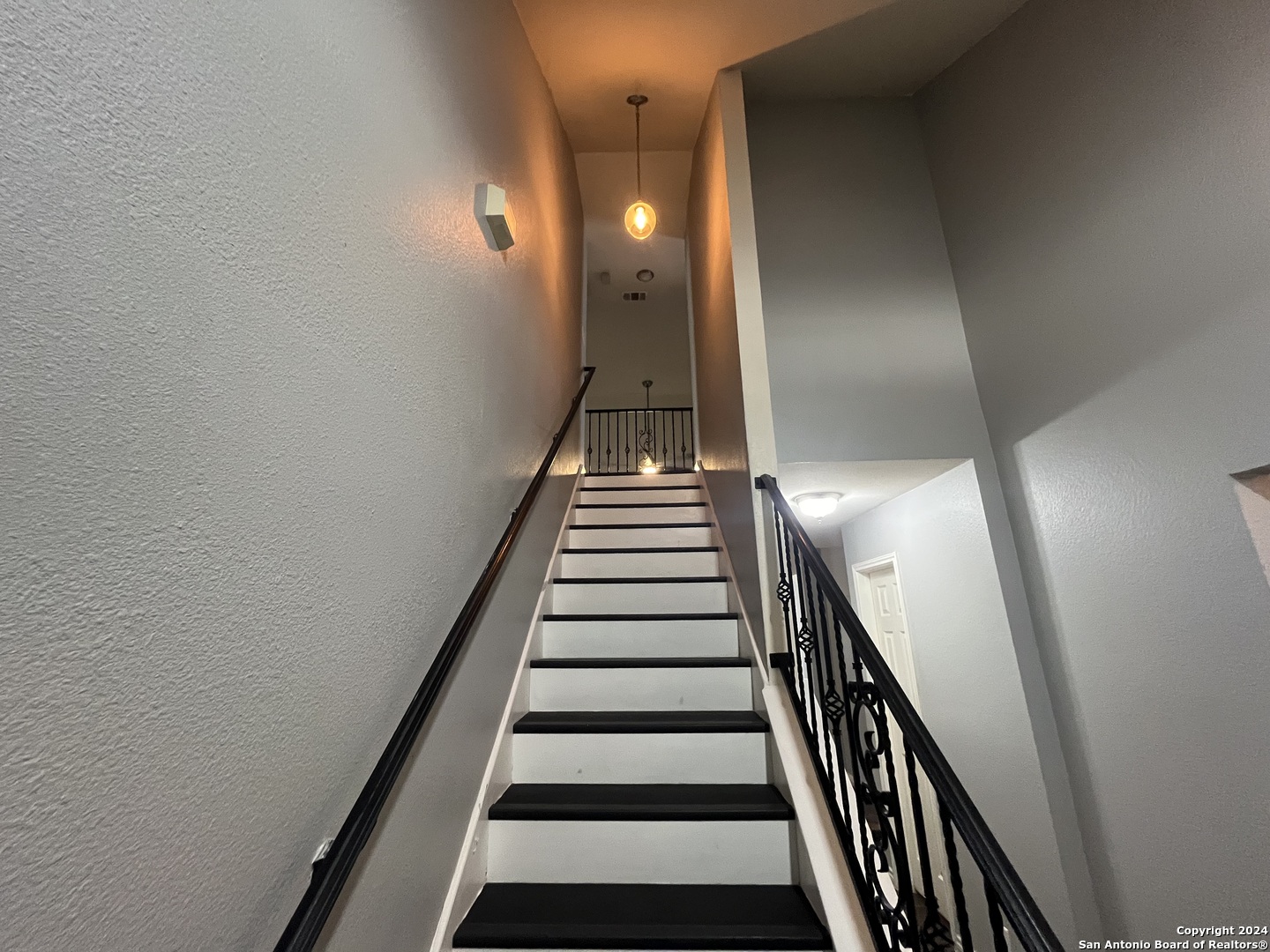 8515 RITA BLANCA ST   Converse TX 78109-3581