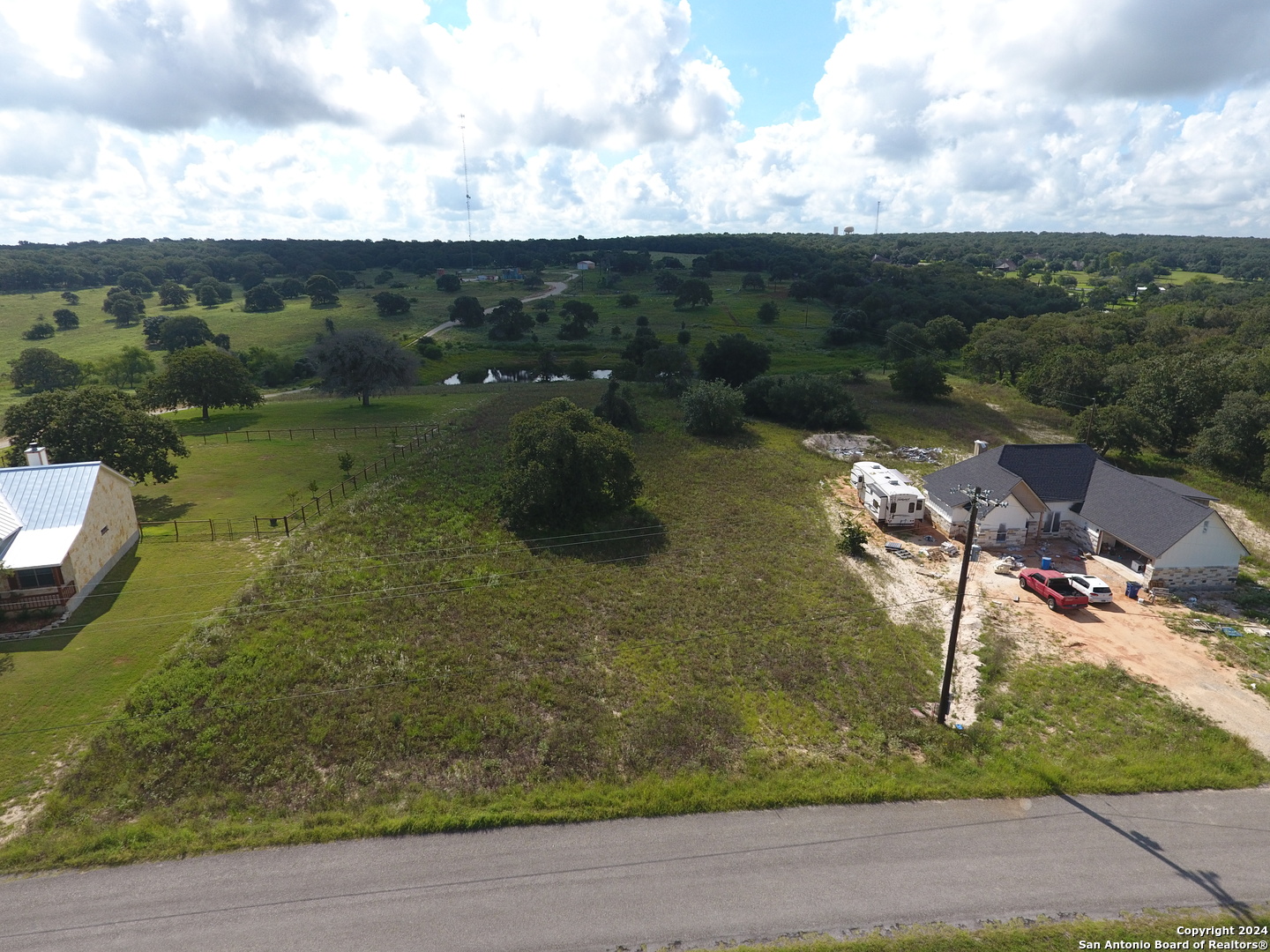 Photo of 1165 Country View Dr in La Vernia, TX