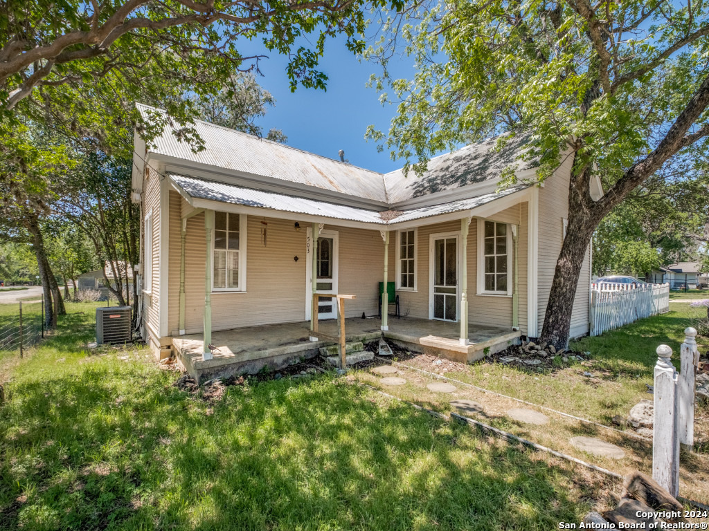 Photo of 503 4th St in Bandera, TX