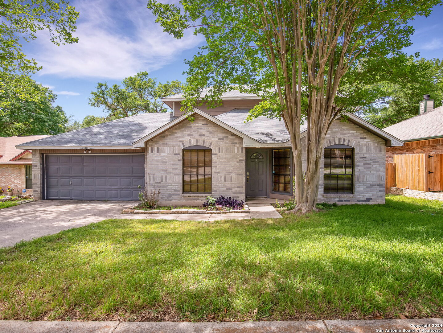 Photo of 11501 Forest Hllw in Live Oak, TX