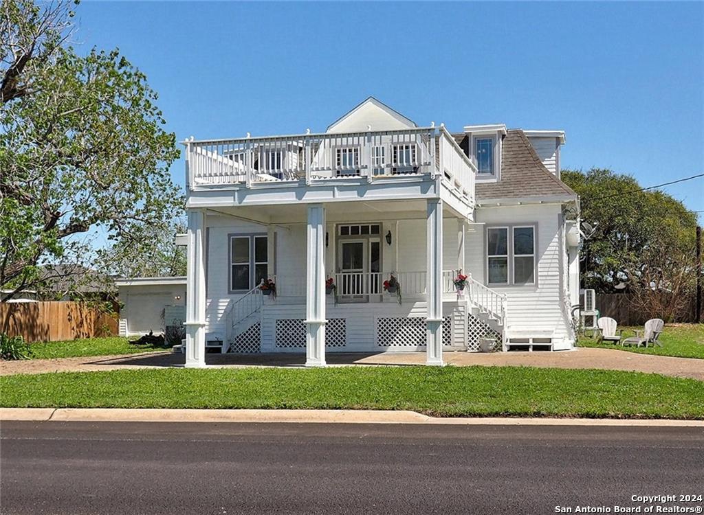 Photo of 712 Church St in Rockport, TX